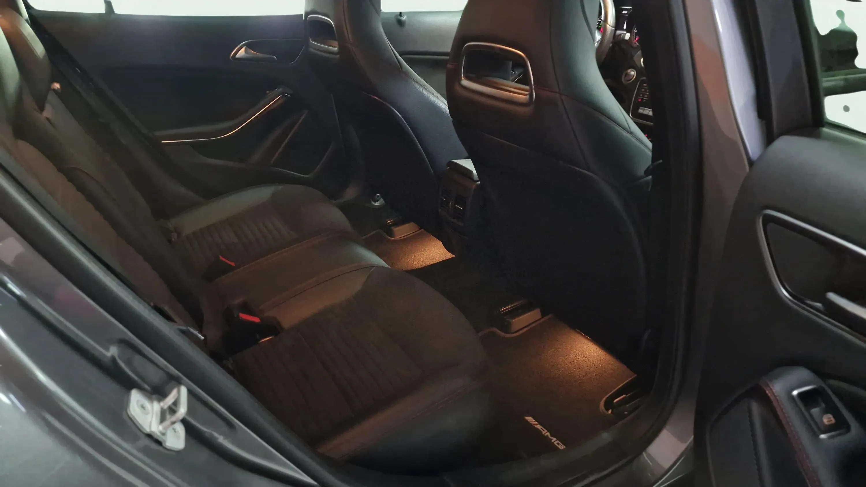 Mercedes-Benz GLA 200 d AMG Line - foto 24