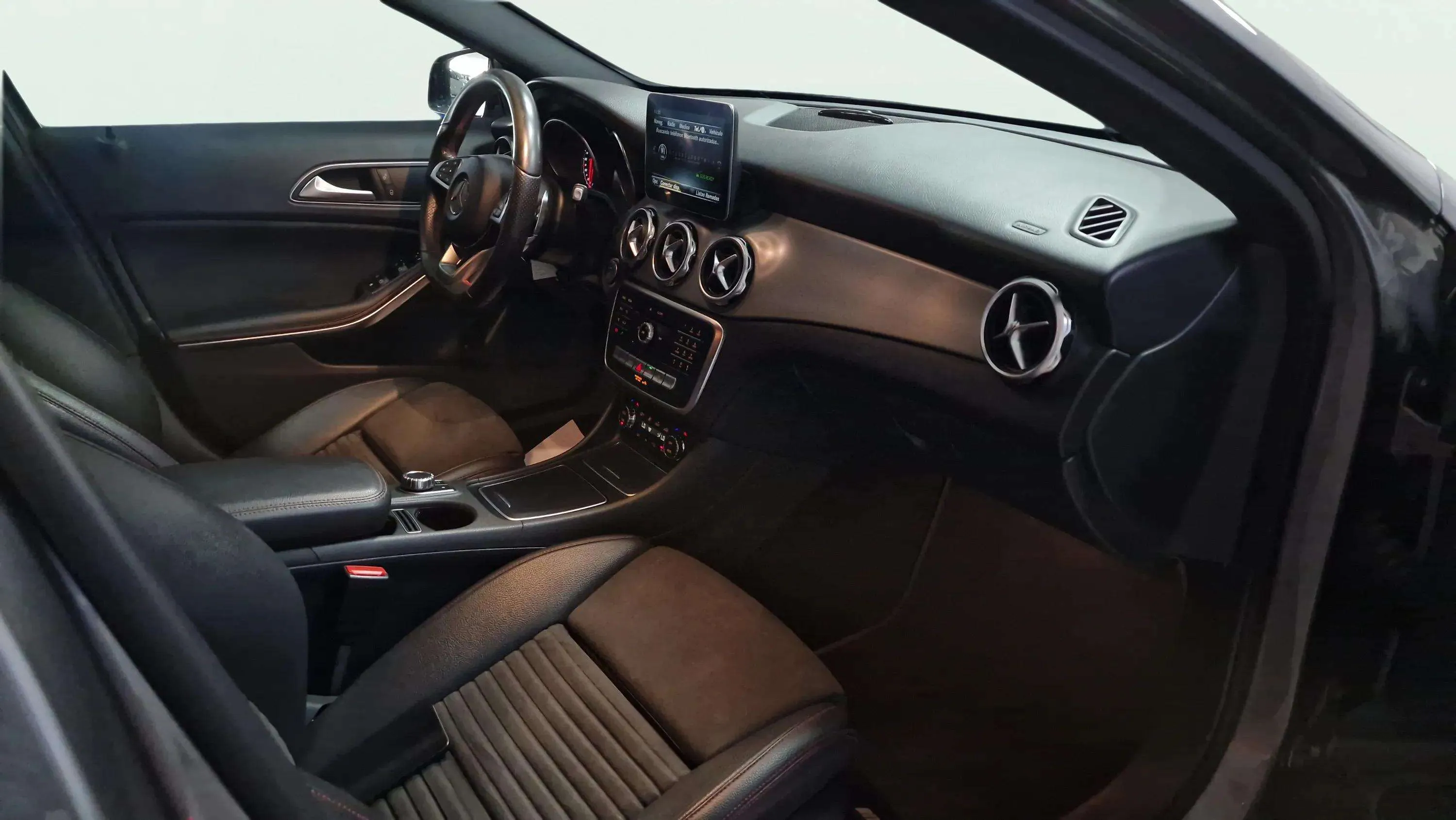 Mercedes-Benz GLA 200 d AMG Line - foto 23