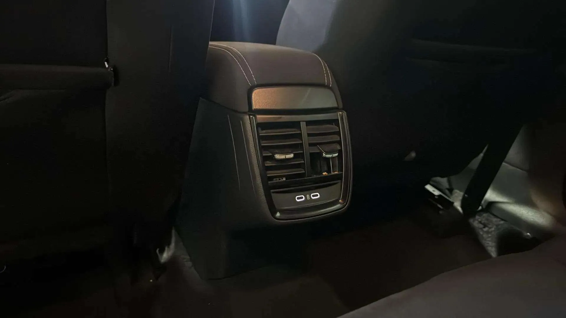 Škoda Kamiq 1.0 TSI Selection - foto 24