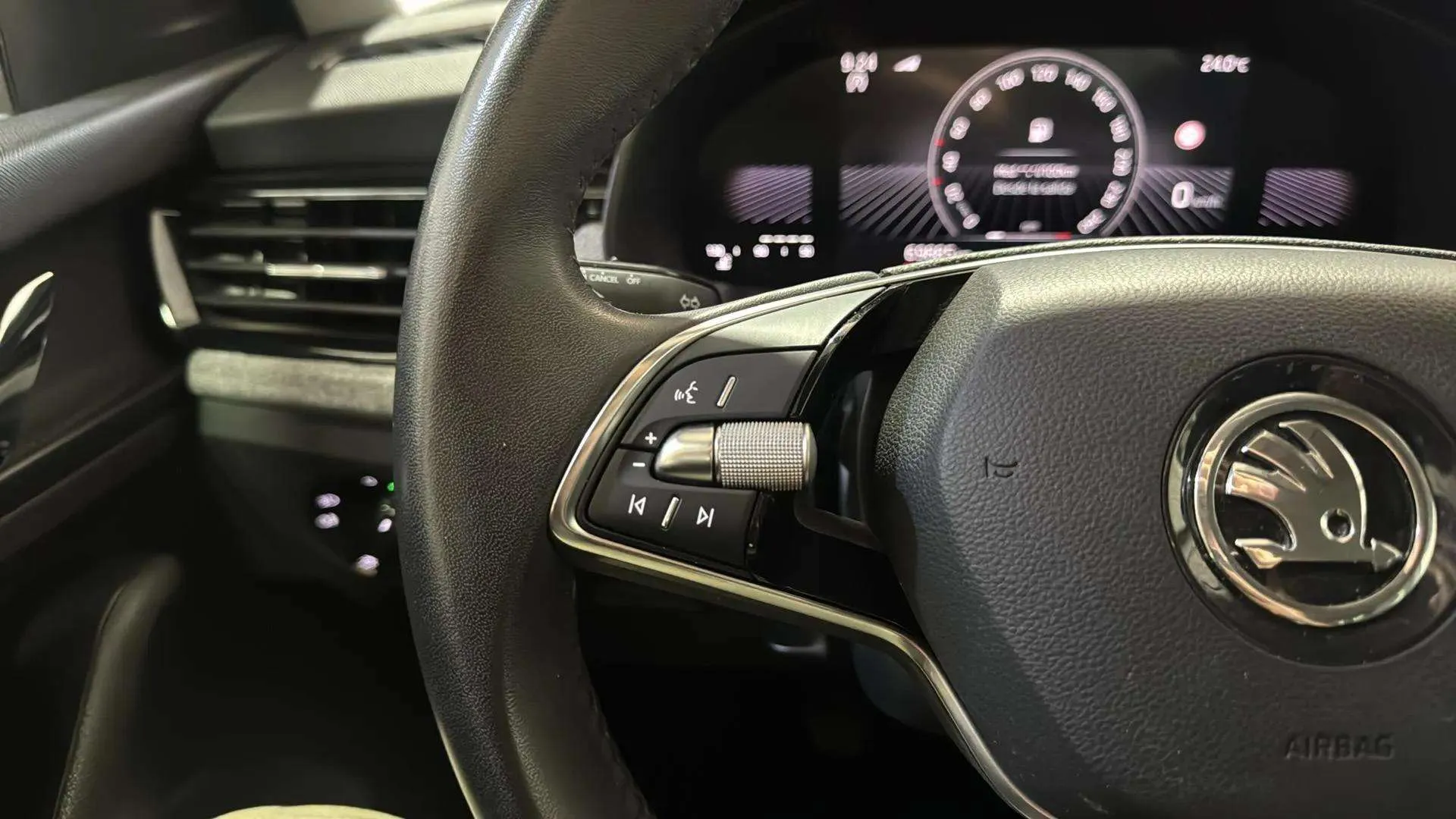 Škoda Kamiq 1.0 TSI Selection - foto 16