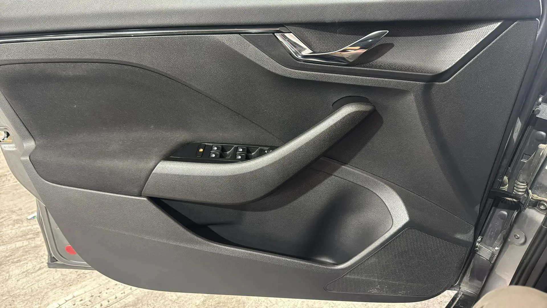Škoda Kamiq 1.0 TSI Selection - foto 25