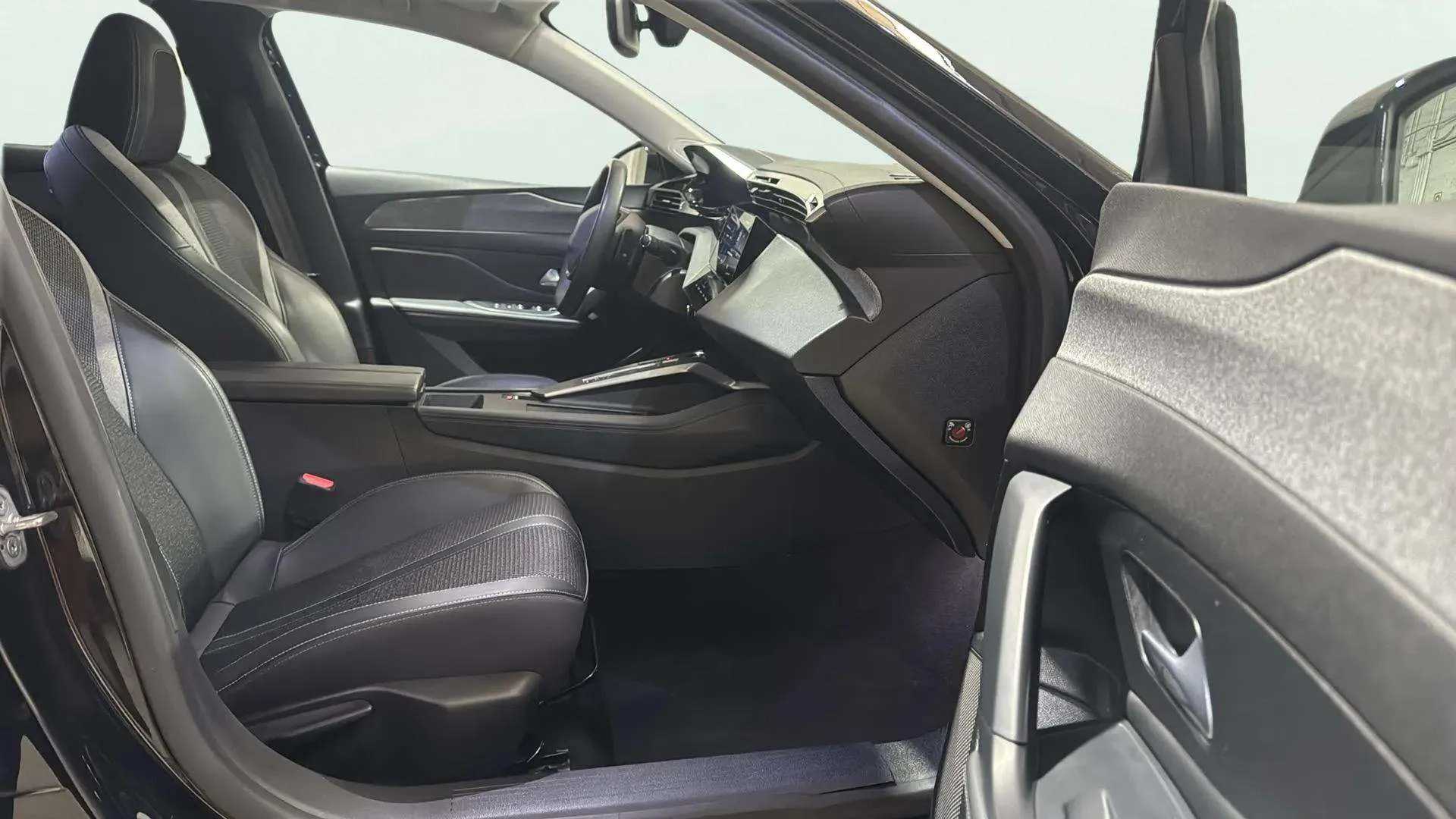 Peugeot 308 Allure BlueHDi 130 EAT8 - foto 19