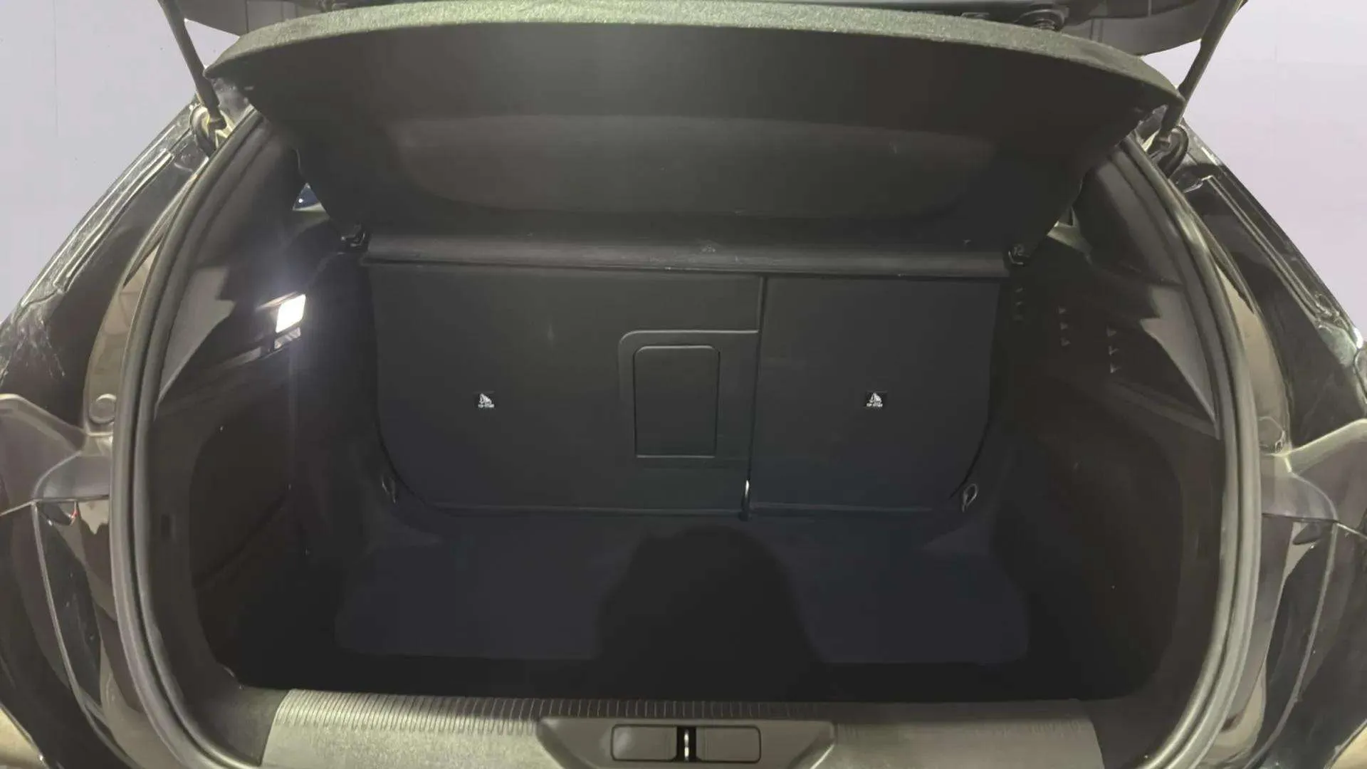 Peugeot 308 Allure BlueHDi 130 EAT8 - foto 26