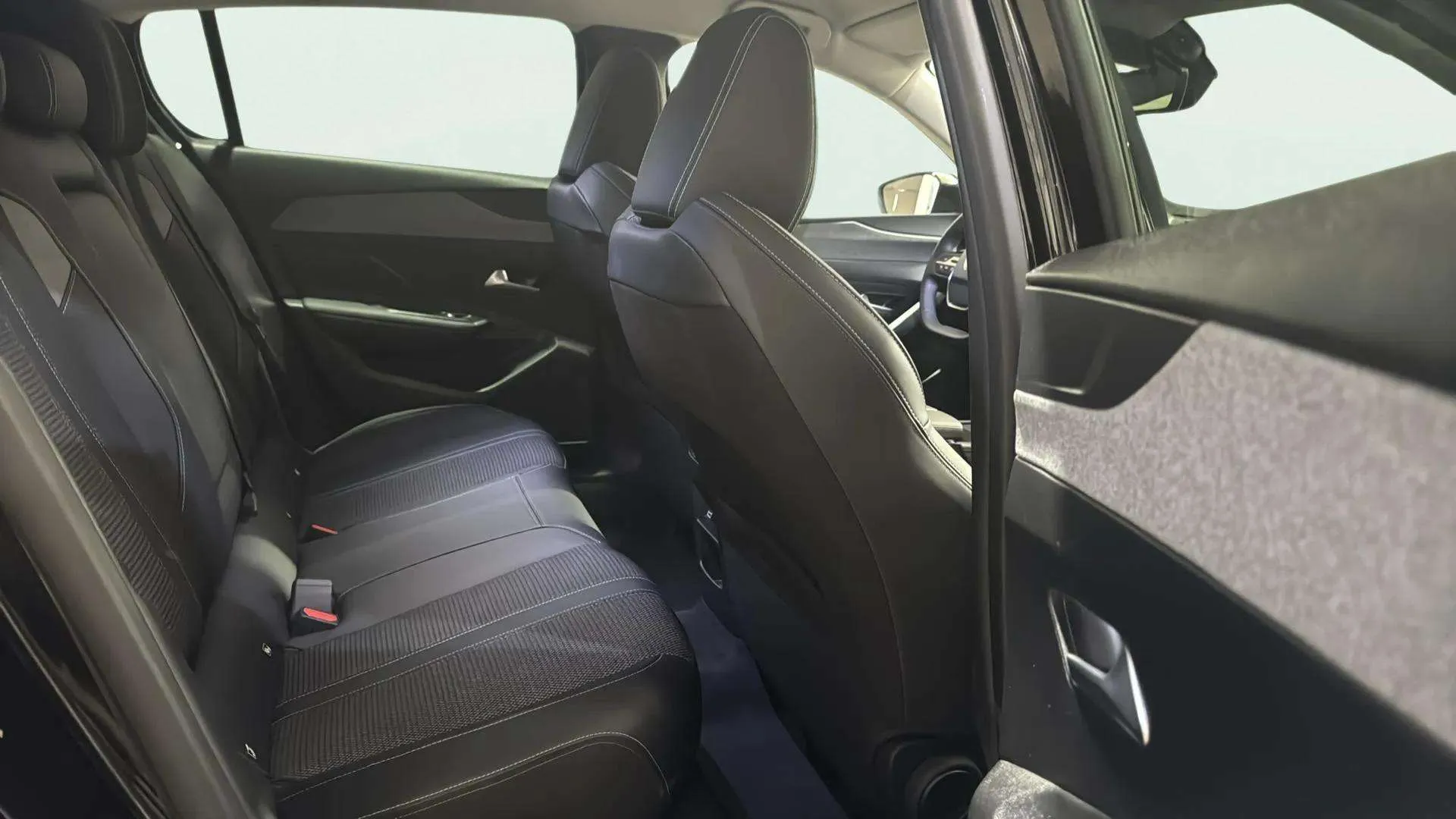 Peugeot 308 Allure BlueHDi 130 EAT8 - foto 20