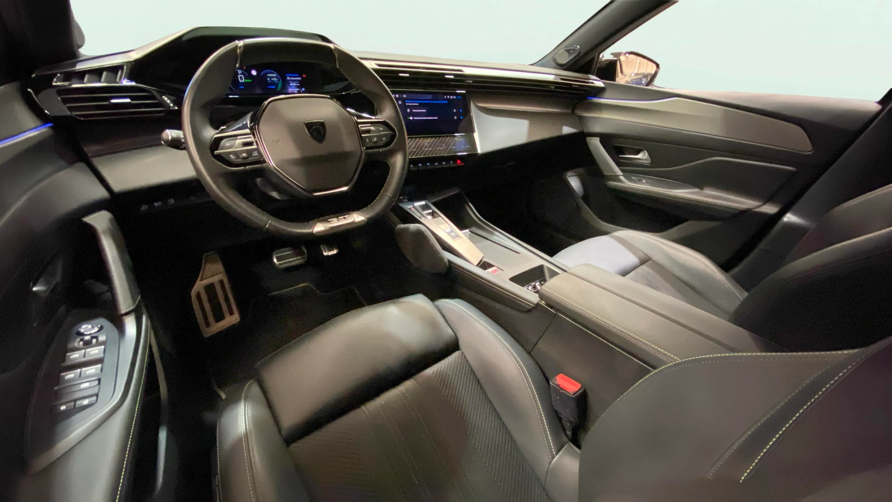 Peugeot 408 Allure Pack PHEV 180 e-EAT8 - foto 28