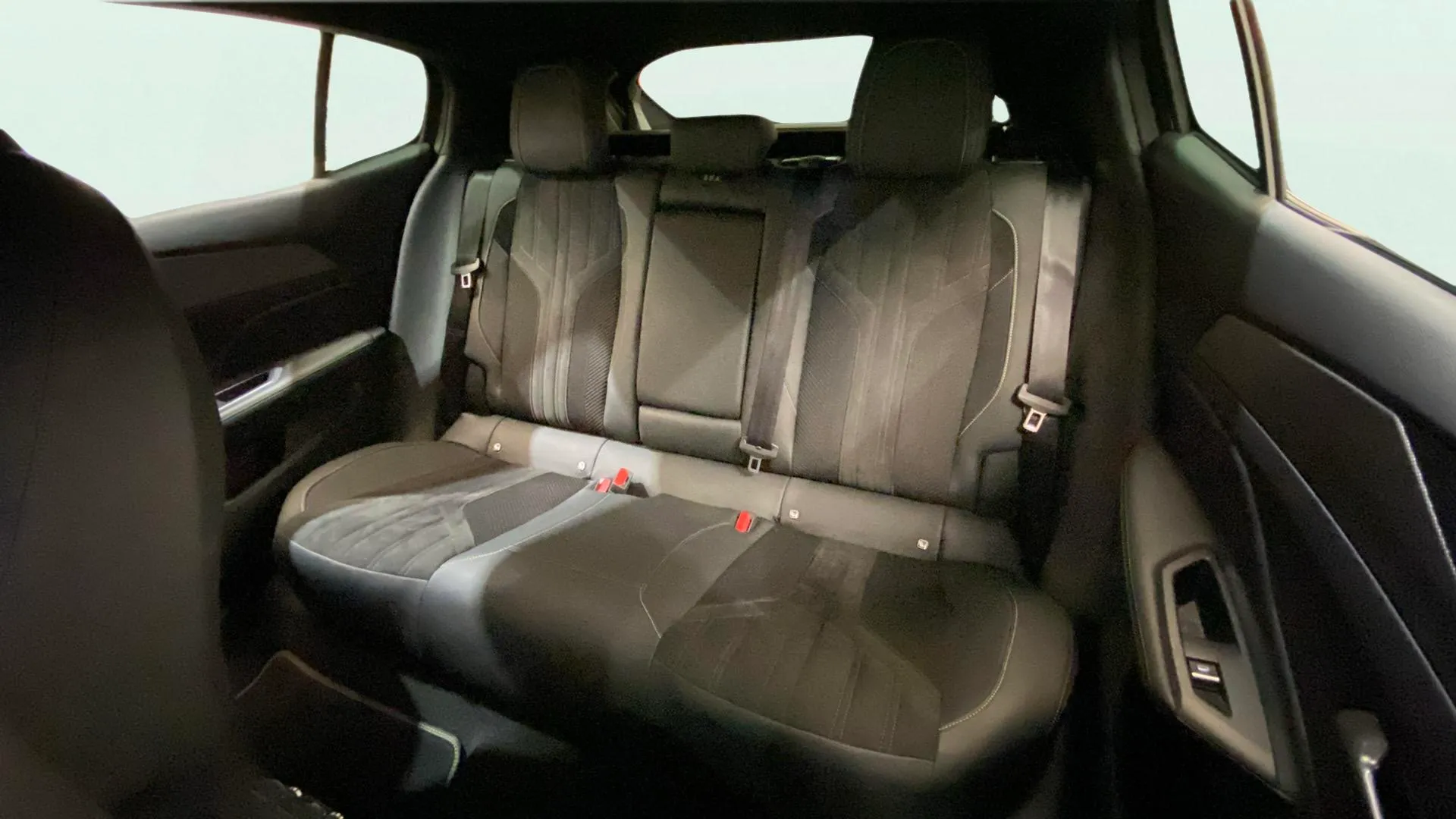 Peugeot 408 Allure Pack PHEV 180 e-EAT8 - foto 14