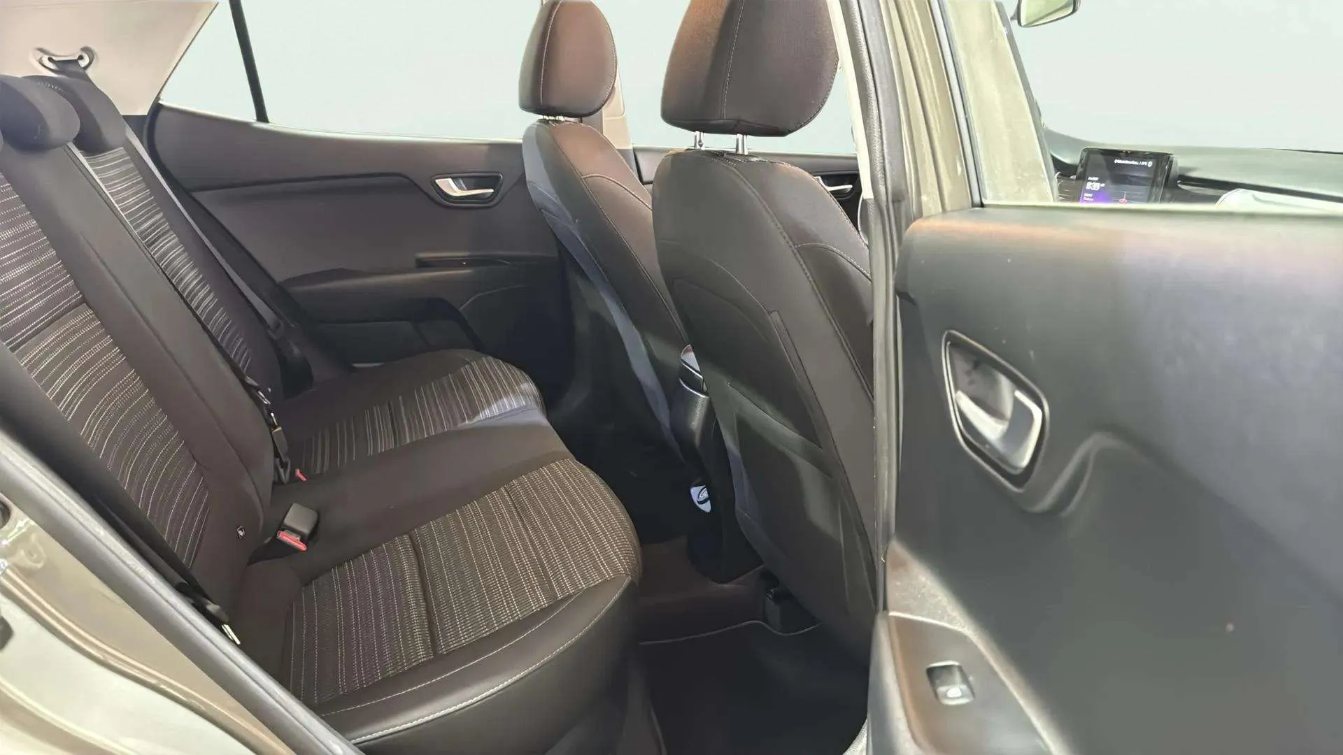 Kia Stonic 1.0 T-GDi MHEV iMT Drive - foto 22