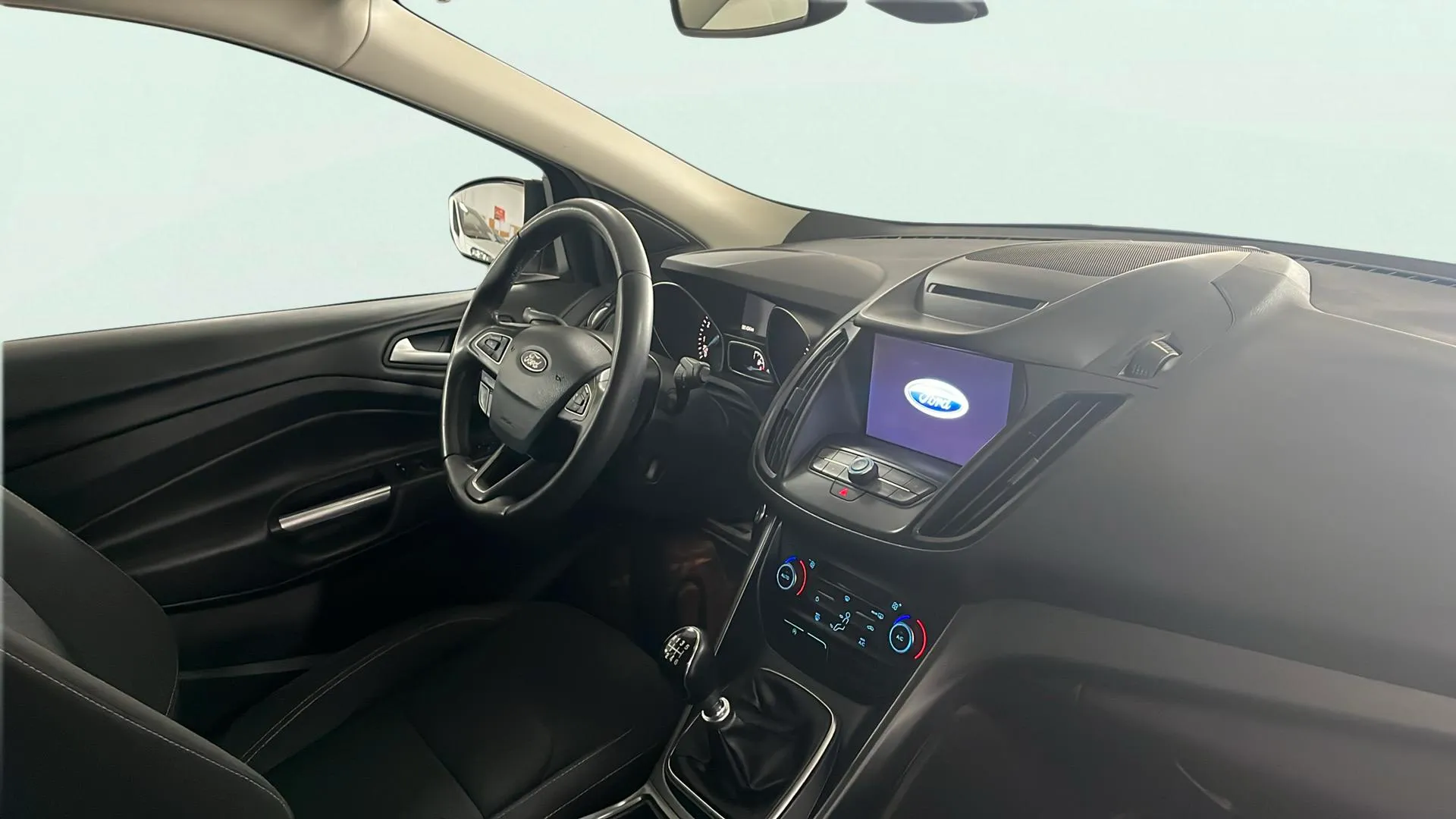 Ford Kuga 1.5 EcoBoost 4x2 Titanium - foto 6