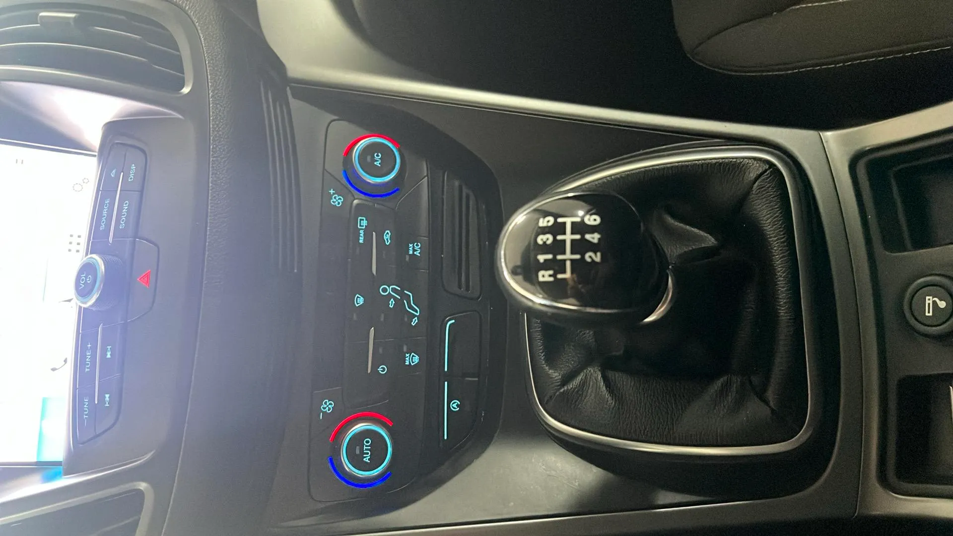Ford Kuga 1.5 EcoBoost 4x2 Titanium - foto 15