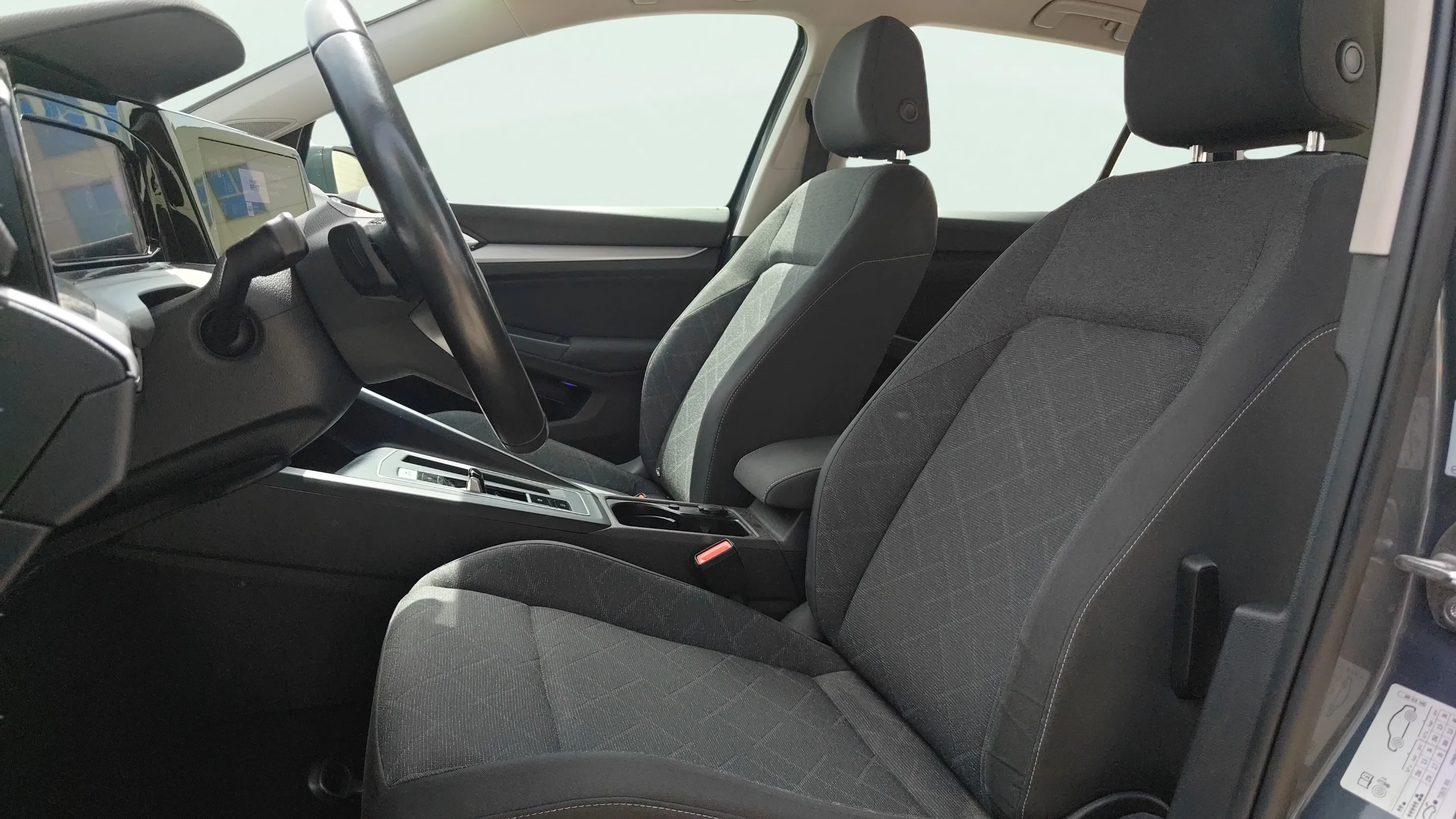 Volkswagen Golf 1.0 eTSI DSG - foto 10
