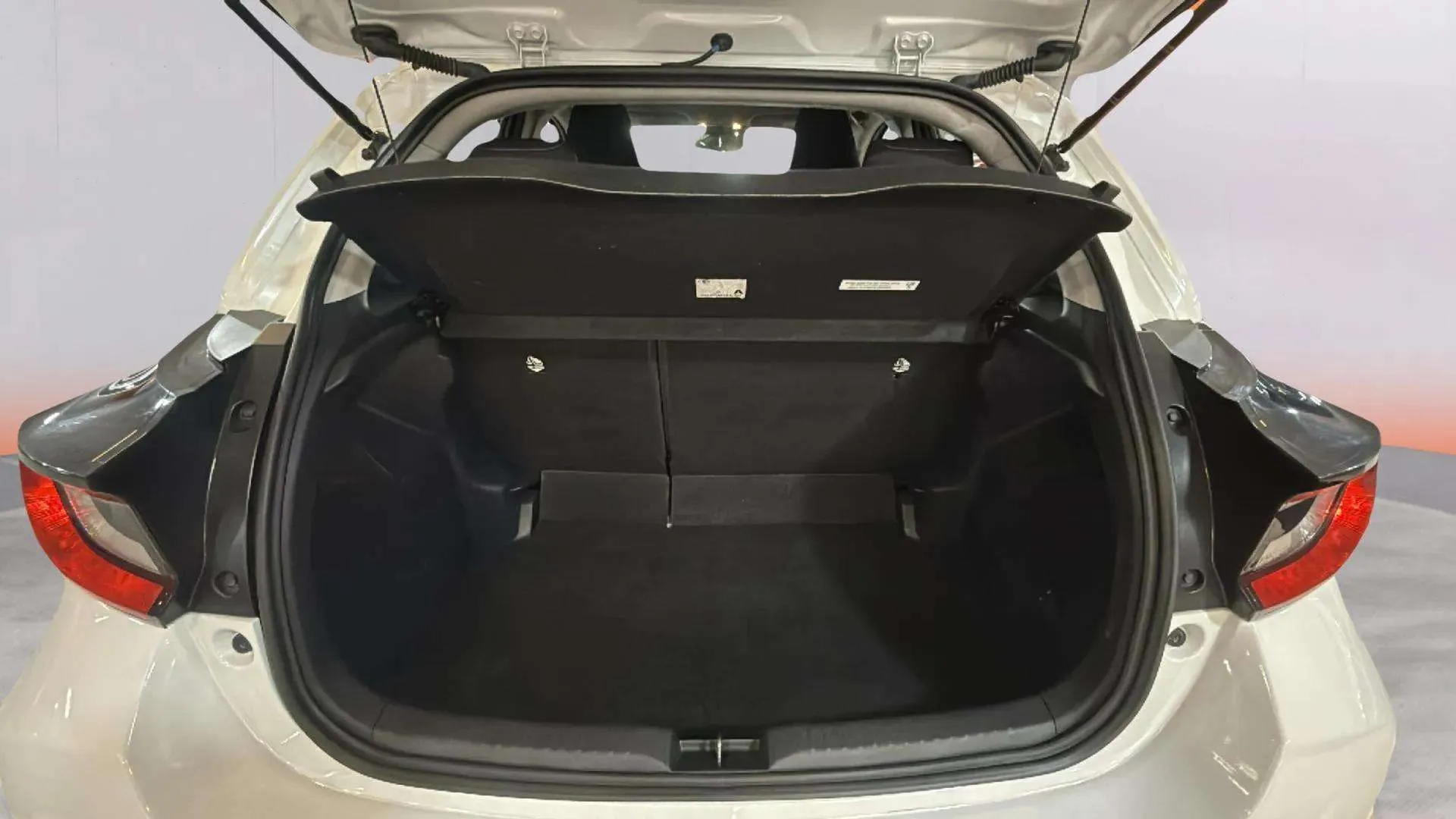Toyota Yaris 1.5 120H Active Tech - foto 15