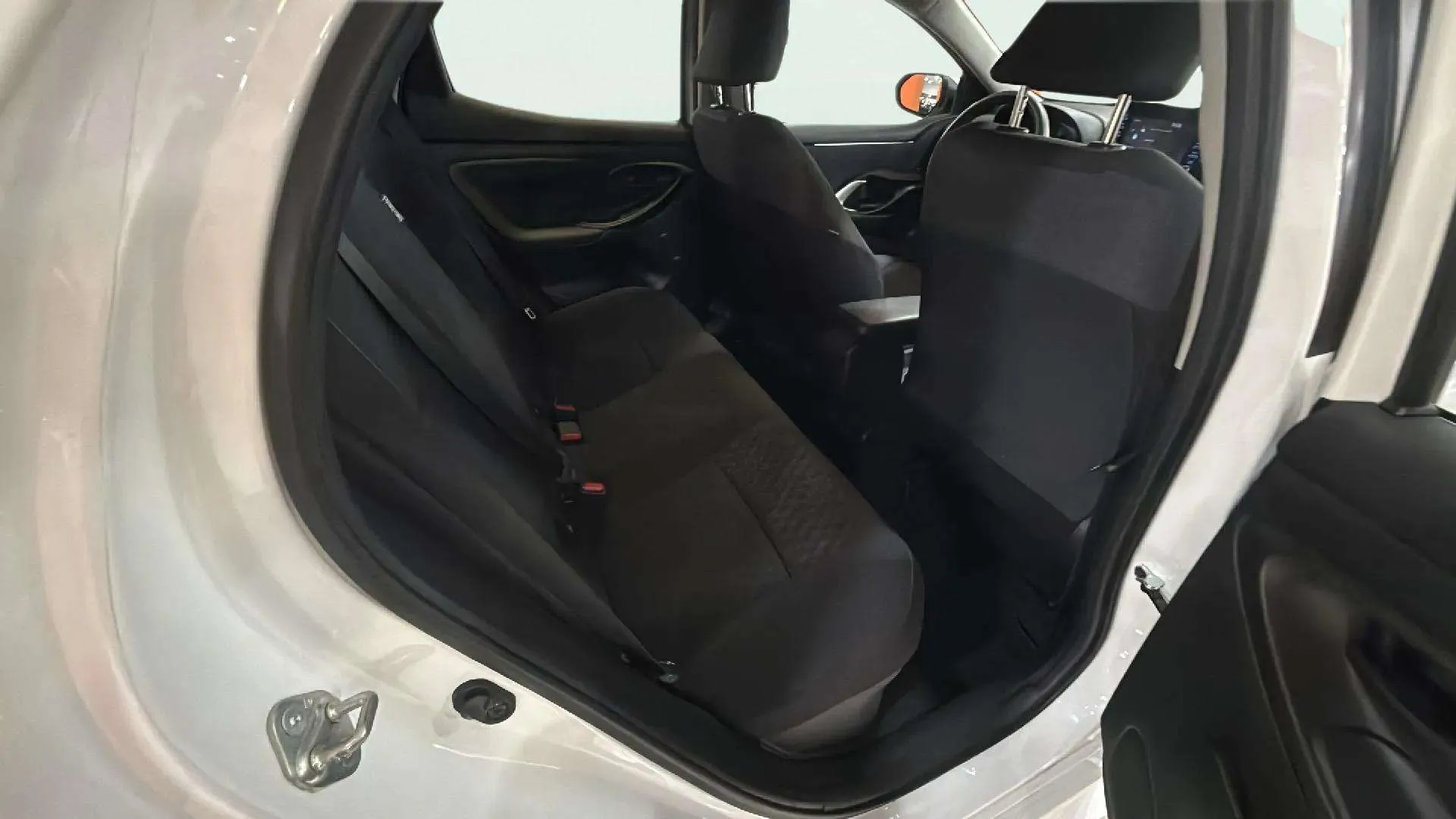 Toyota Yaris 1.5 120H Active Tech - foto 14
