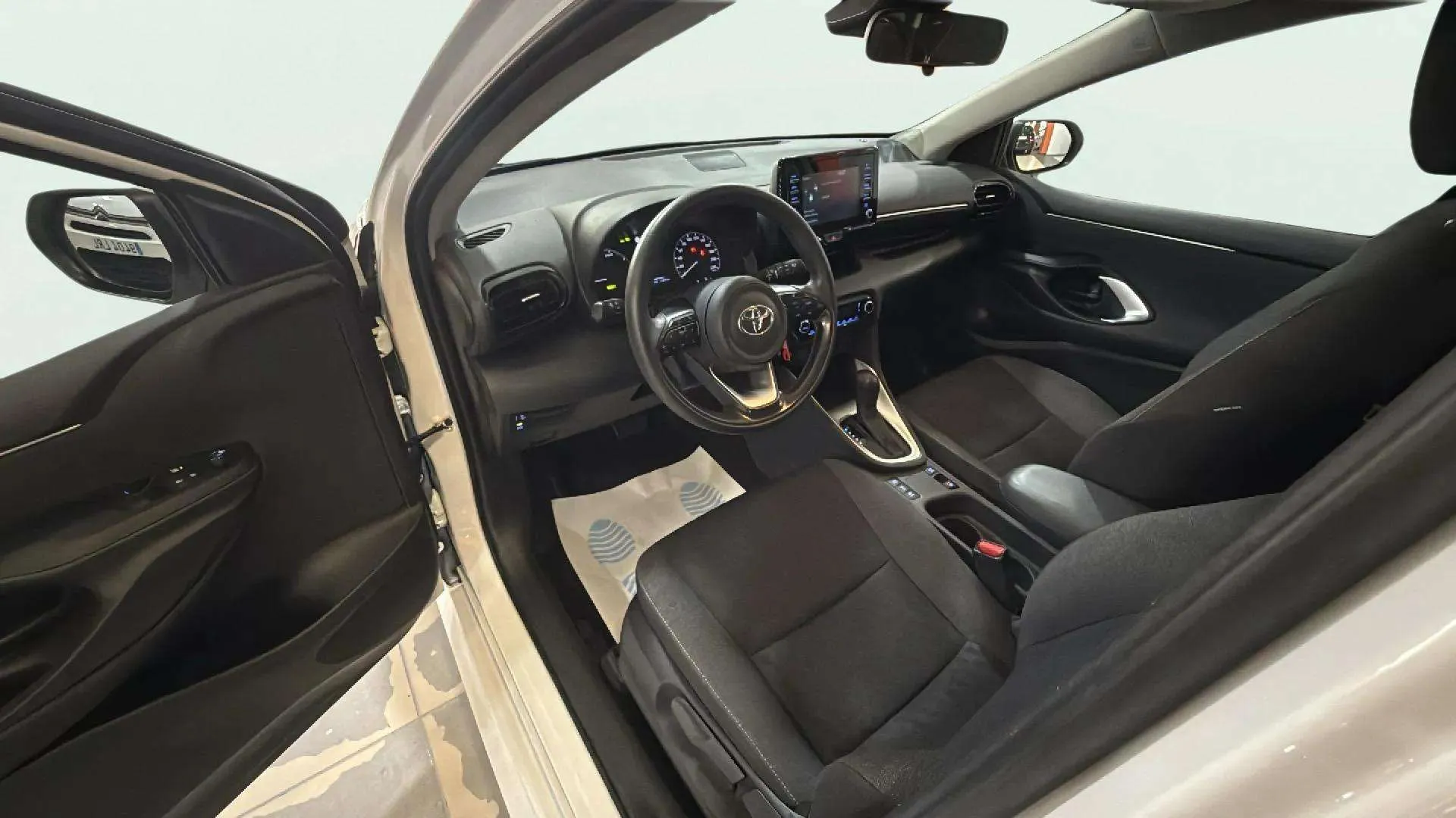 Toyota Yaris 1.5 120H Active Tech - foto 12