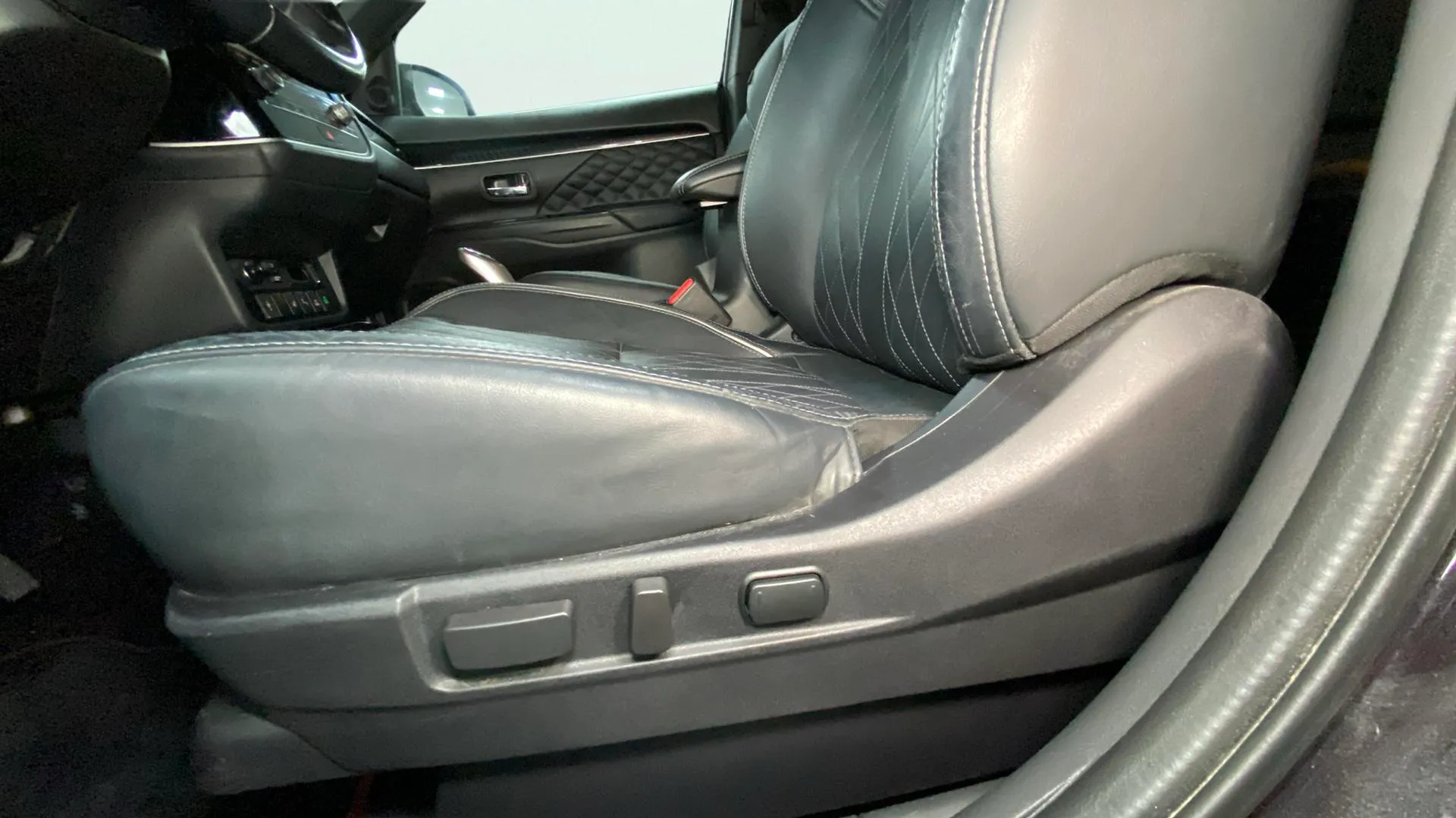 Mitsubishi Outlander 2.4 PHEV Kaiteki 4WD - foto 26