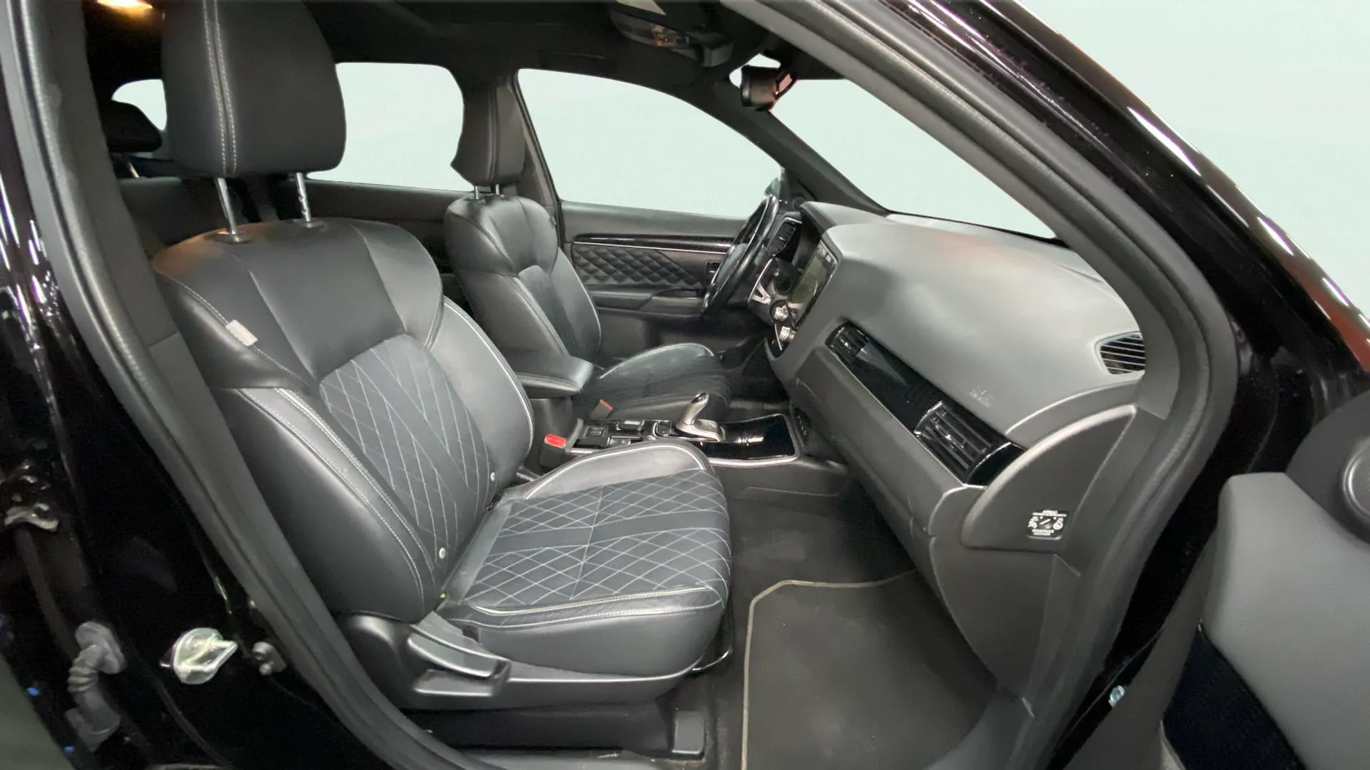 Mitsubishi Outlander 2.4 PHEV Kaiteki 4WD - foto 21