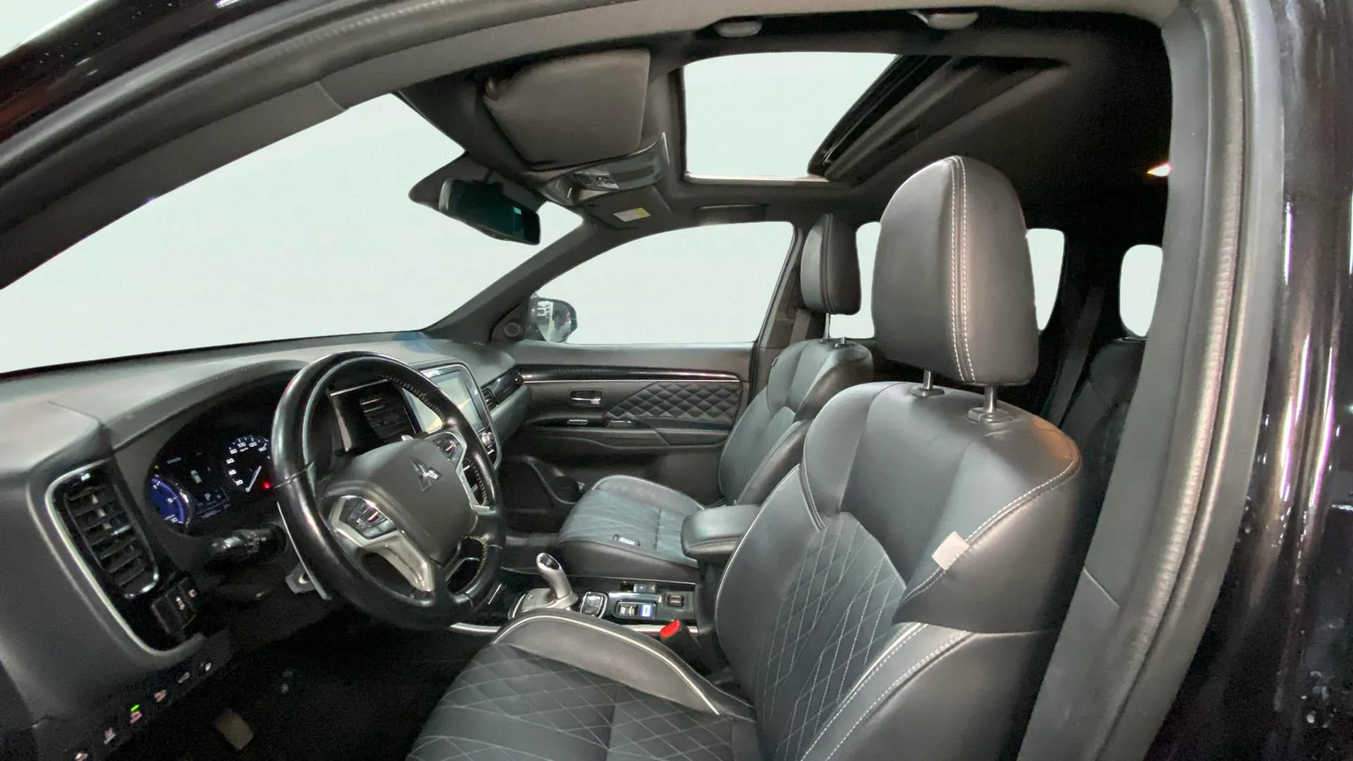 Mitsubishi Outlander 2.4 PHEV Kaiteki 4WD - foto 22