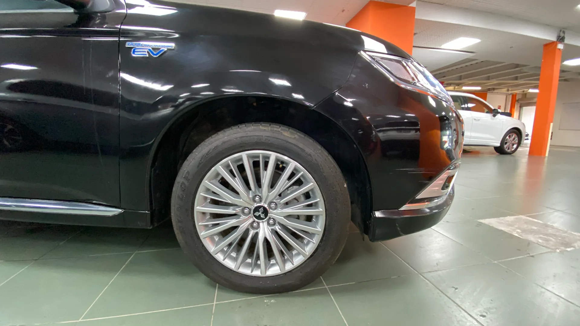 Mitsubishi Outlander 2.4 PHEV Kaiteki 4WD - foto 35