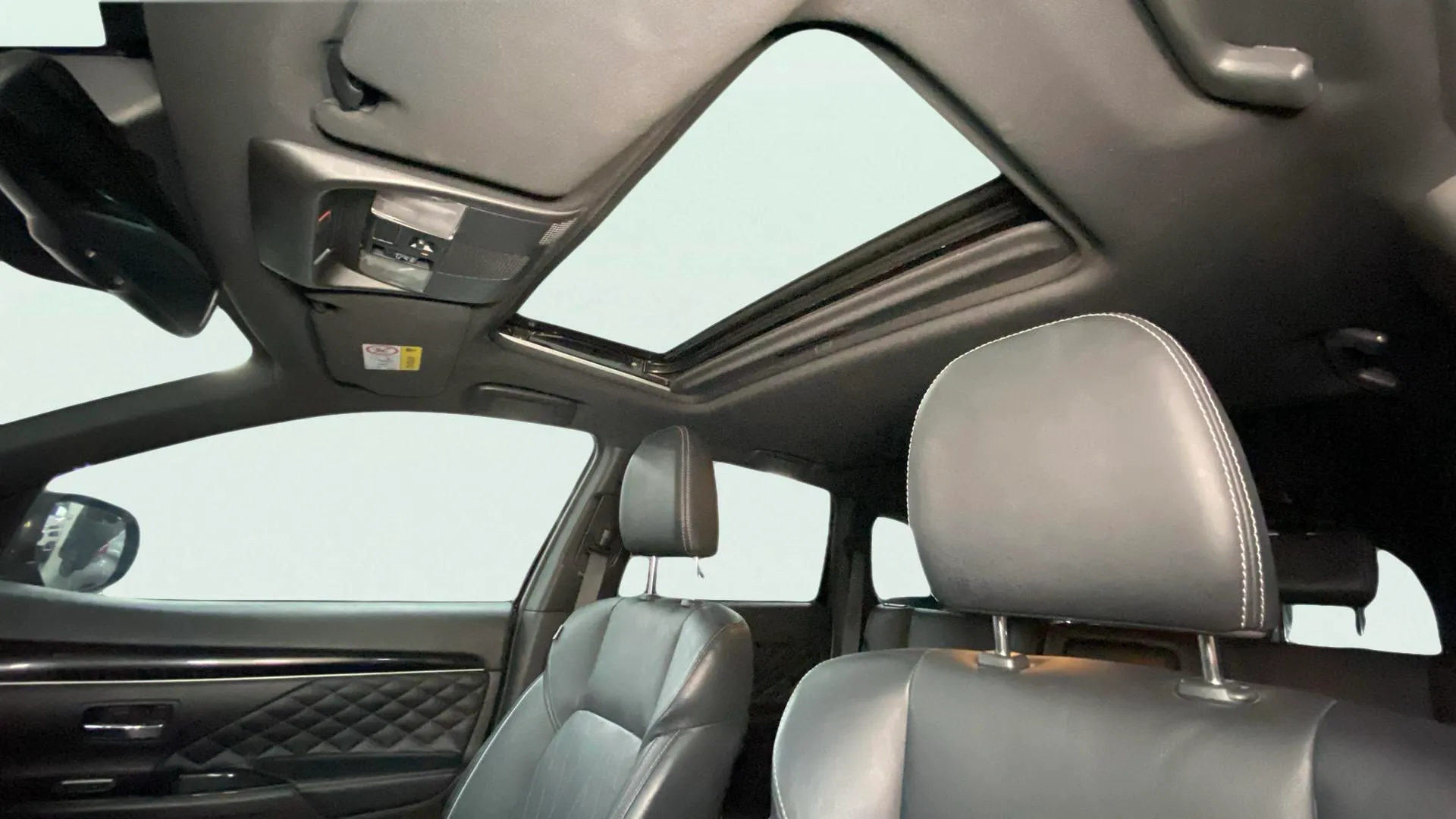 Mitsubishi Outlander 2.4 PHEV Kaiteki 4WD - foto 31