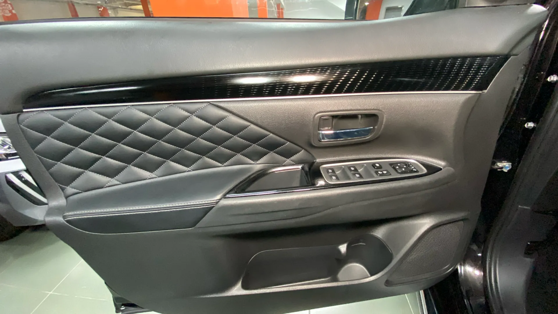 Mitsubishi Outlander 2.4 PHEV Kaiteki 4WD - foto 25