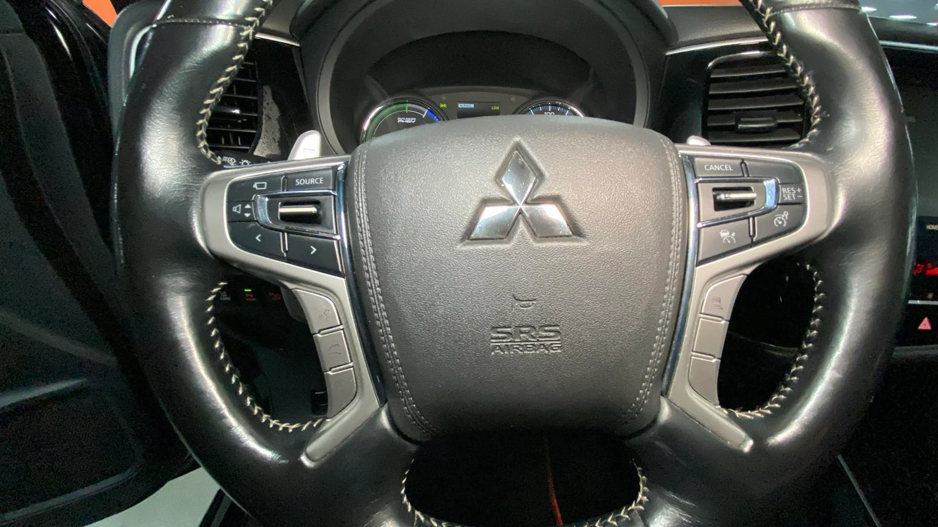 Mitsubishi Outlander 2.4 PHEV Kaiteki 4WD - foto 13