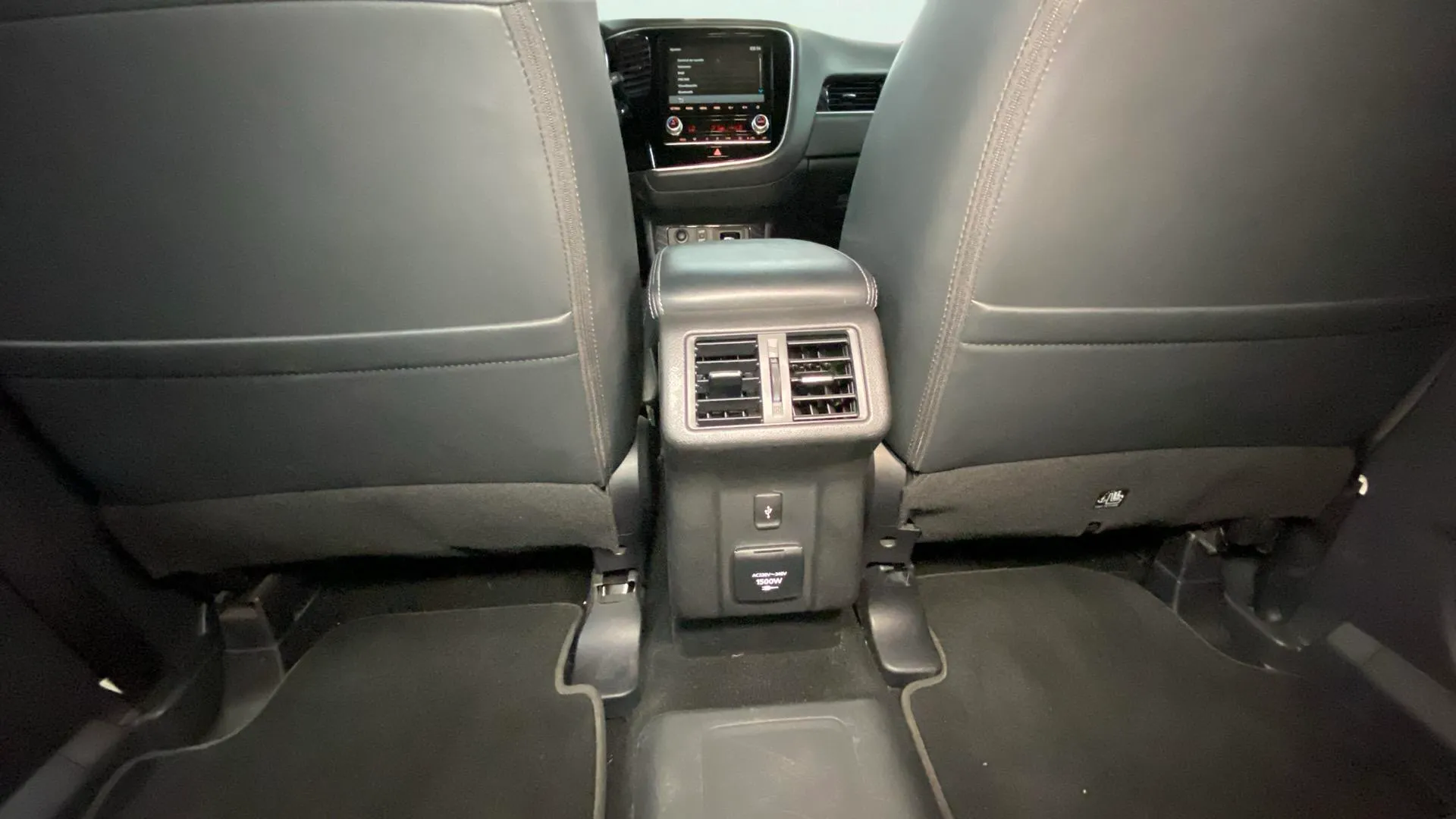 Mitsubishi Outlander 2.4 PHEV Kaiteki 4WD - foto 32