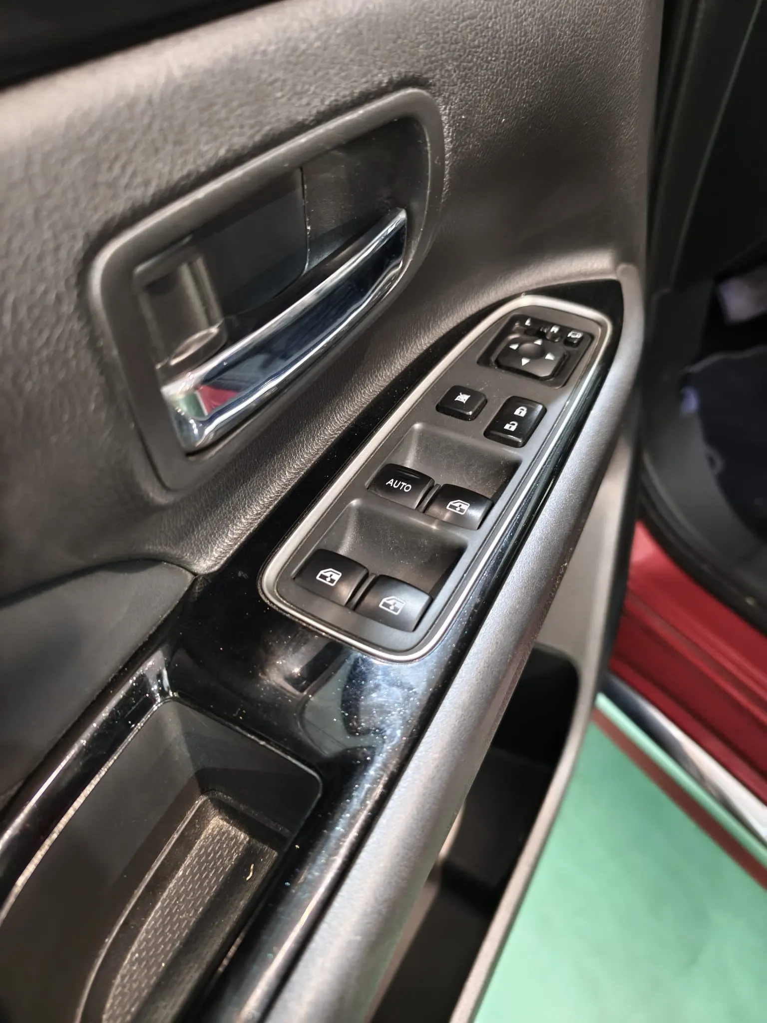 Mitsubishi Outlander 2.0 PHEV Kaiteki 4WD - foto 9