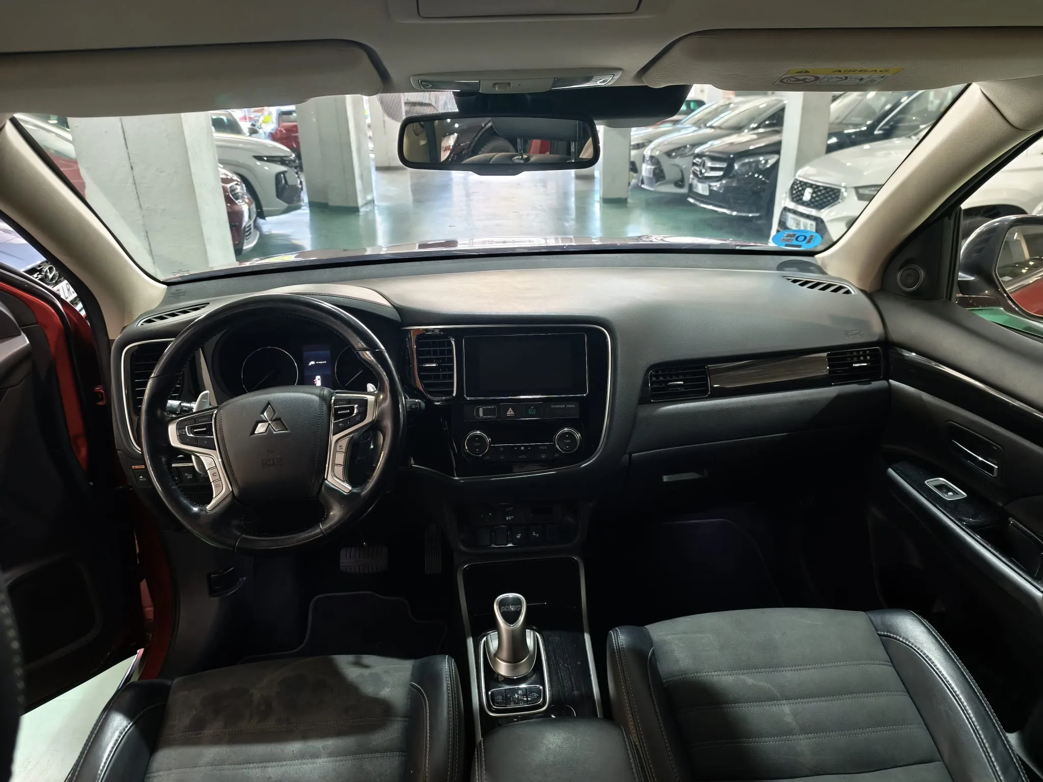 Mitsubishi Outlander 2.0 PHEV Kaiteki 4WD - foto 17