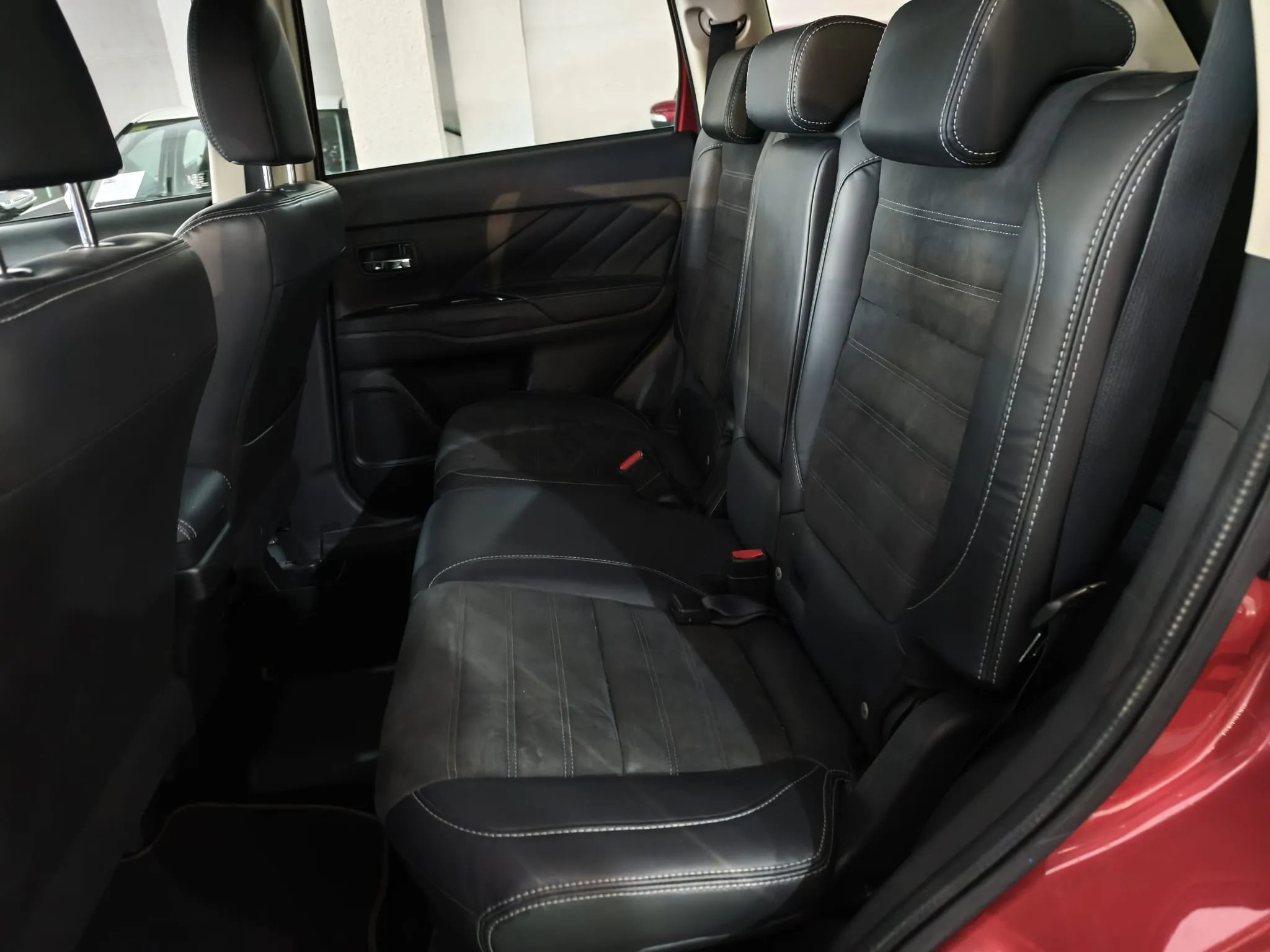 Mitsubishi Outlander 2.0 PHEV Kaiteki 4WD - foto 18