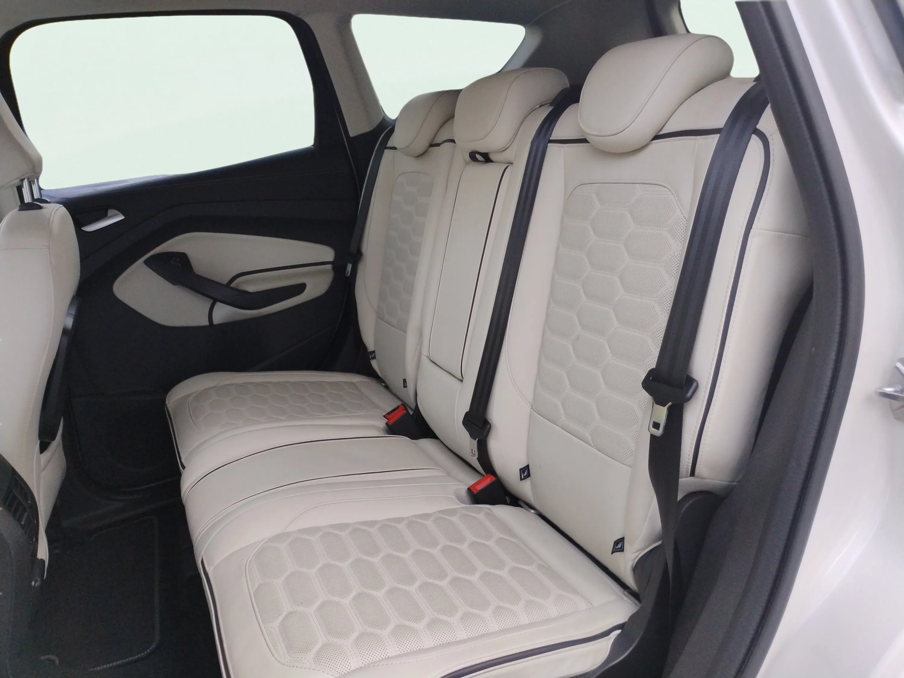 Ford Kuga 1.5 EcoBoost 4x2 Vignale - foto 26