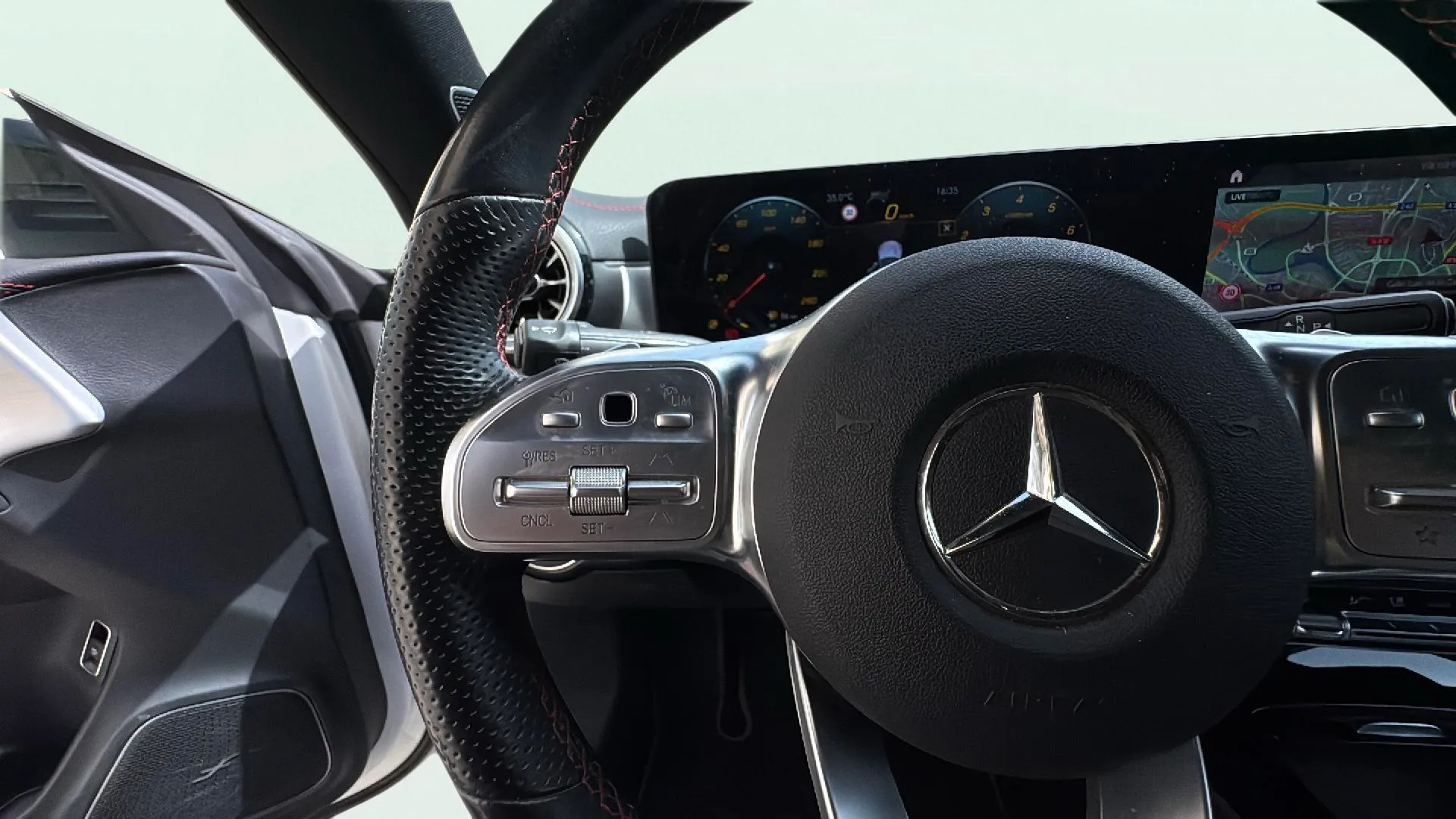 Mercedes-Benz CLA 200 - foto 7