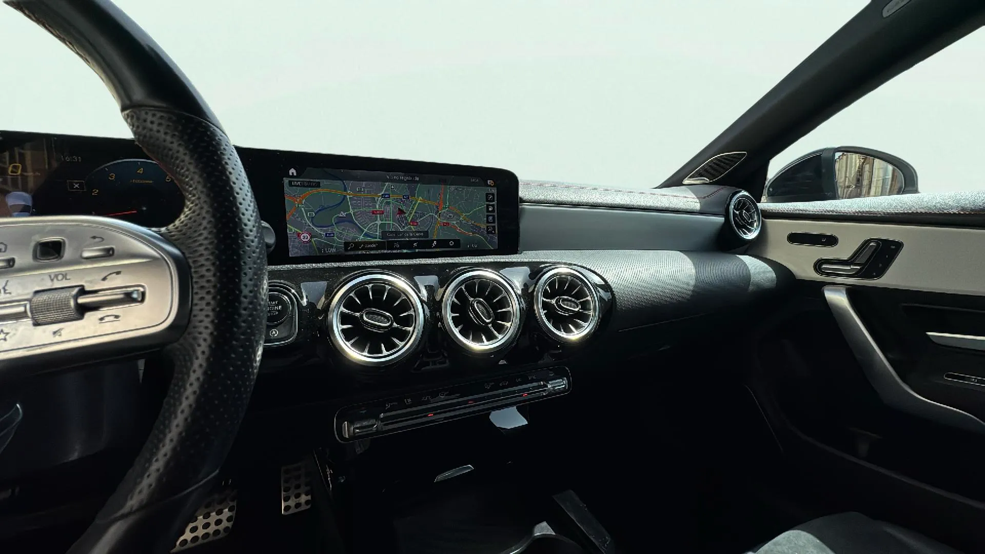 Mercedes-Benz CLA 200 - foto 11