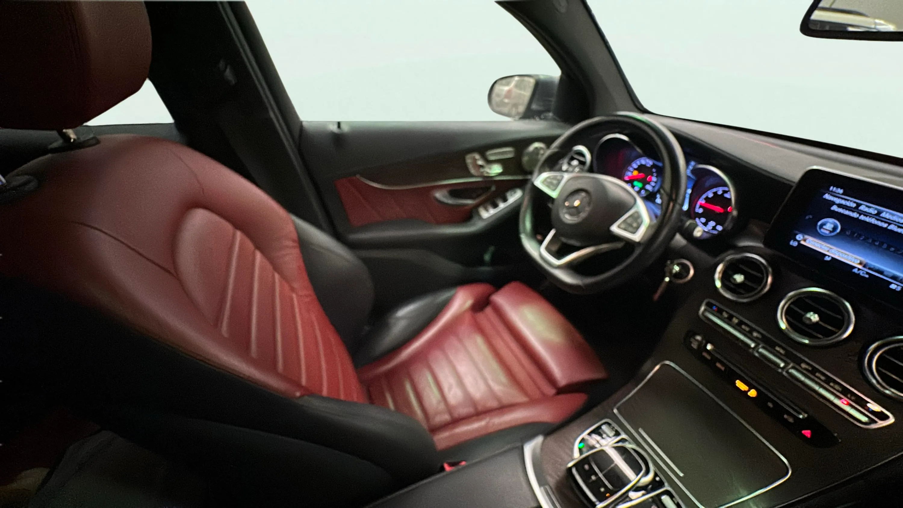 Mercedes-Benz GLC 300 4MATIC - foto 9