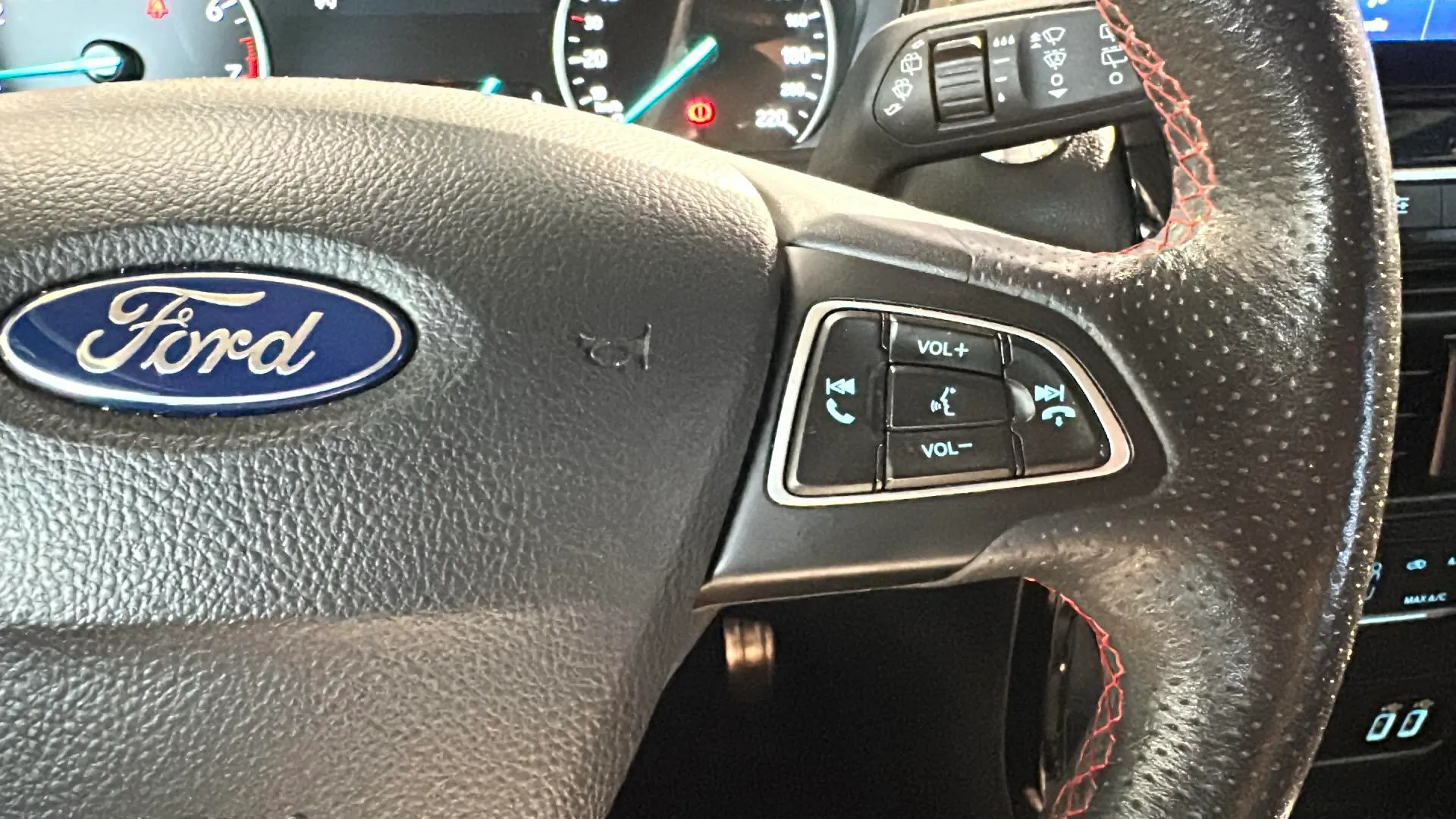 Ford EcoSport 1.0T EcoBoost Titanium - foto 16