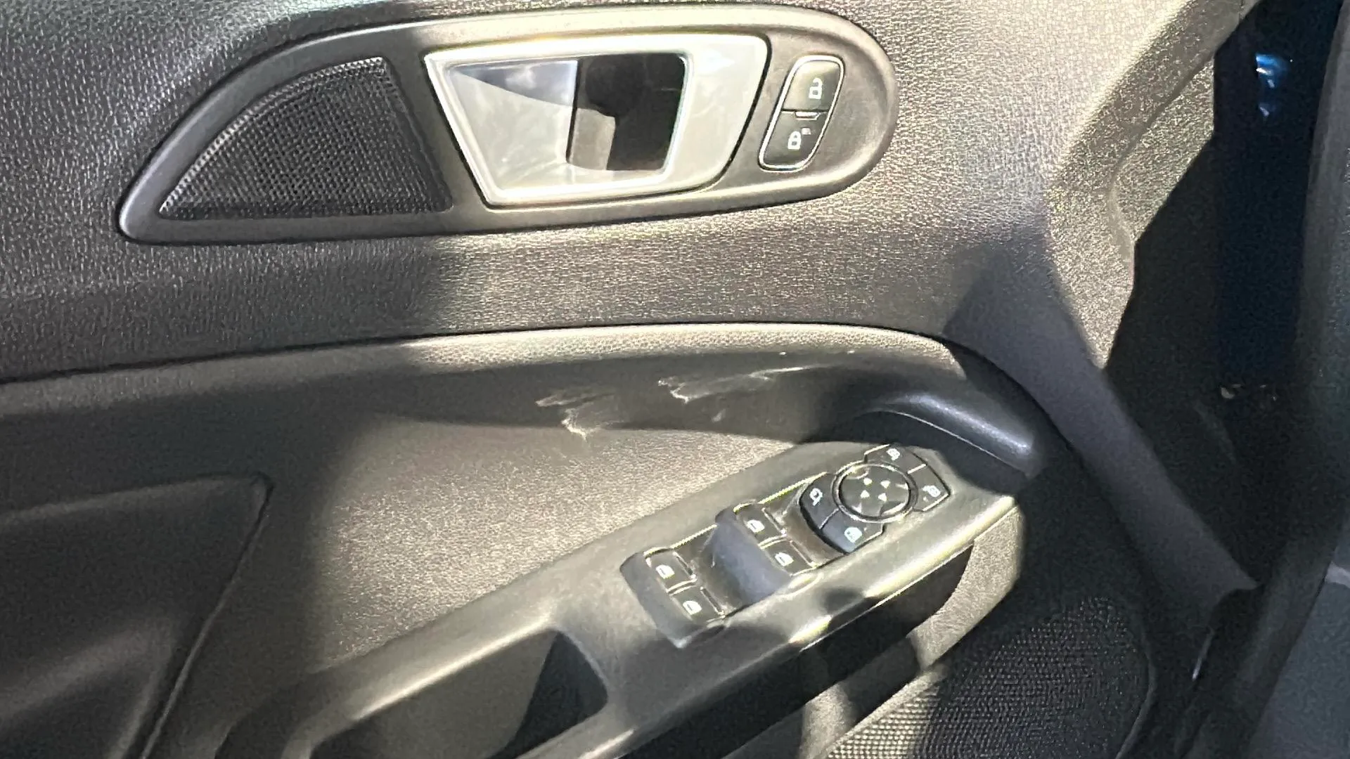 Ford EcoSport 1.0T EcoBoost Titanium - foto 19