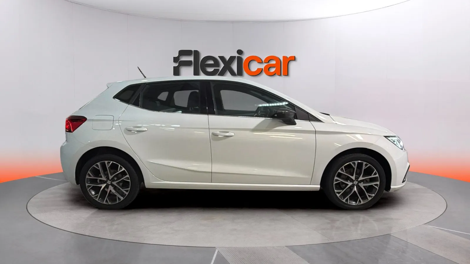 SEAT Ibiza 1.0 TSI DSG Xcellence - foto 2