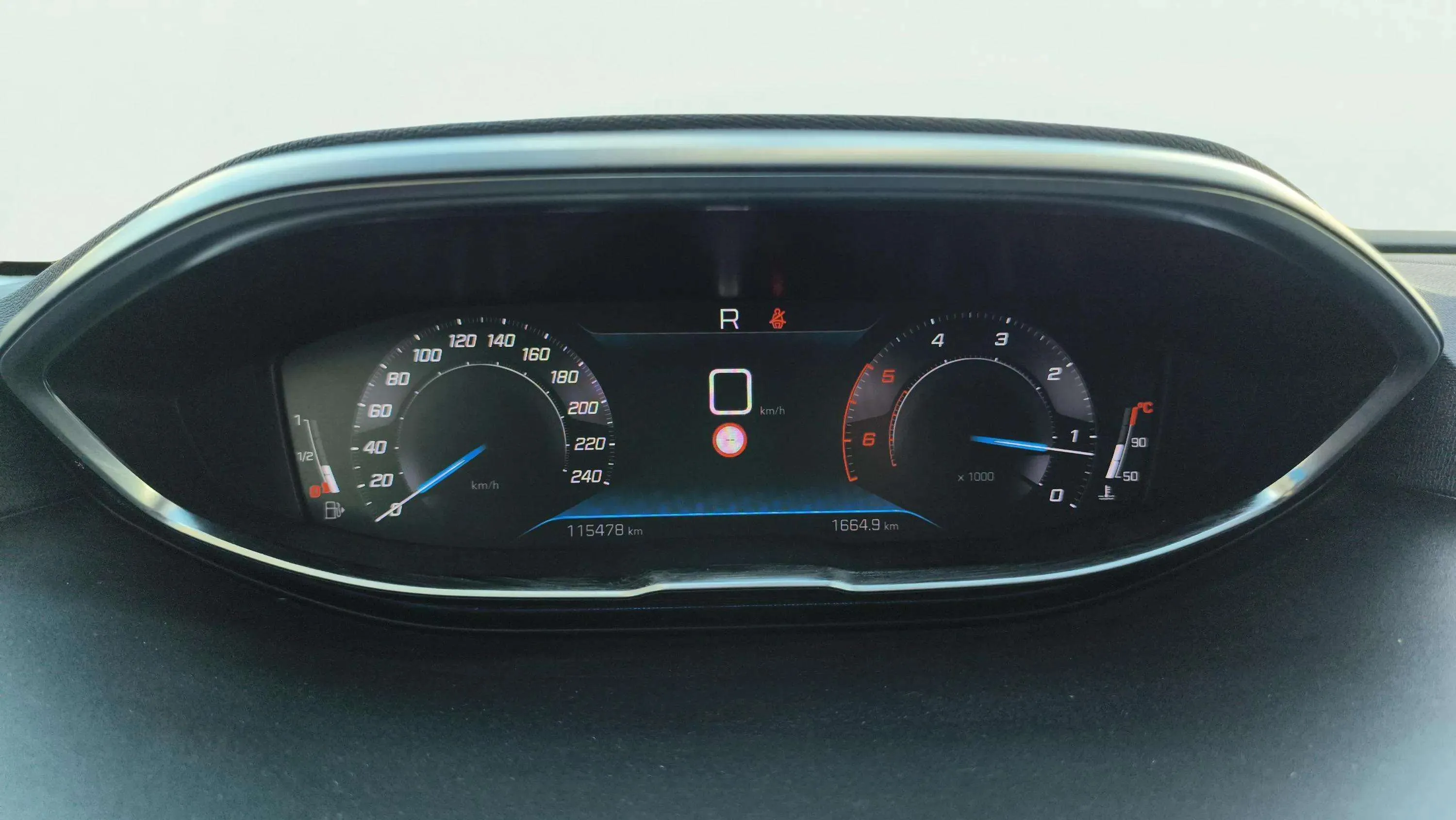 Peugeot 5008 1.5 BlueHDi Active Pack EAT8 - foto 12