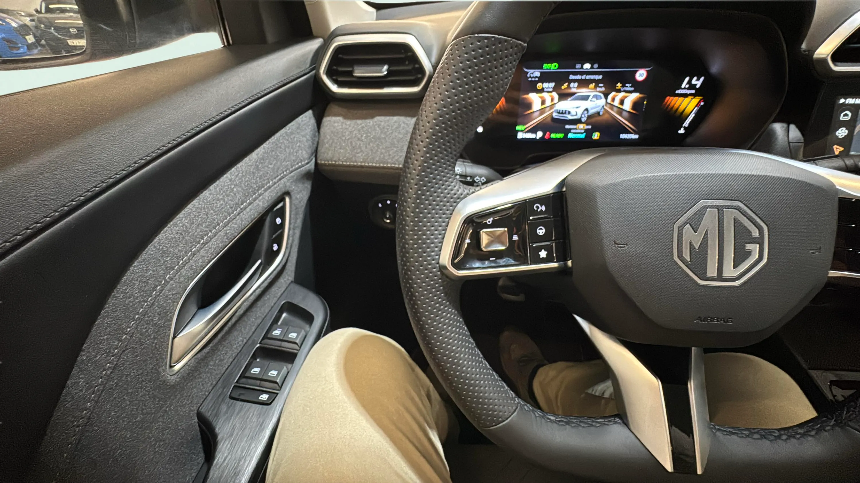 MG ZS Hybrid+ Comfort - foto 24