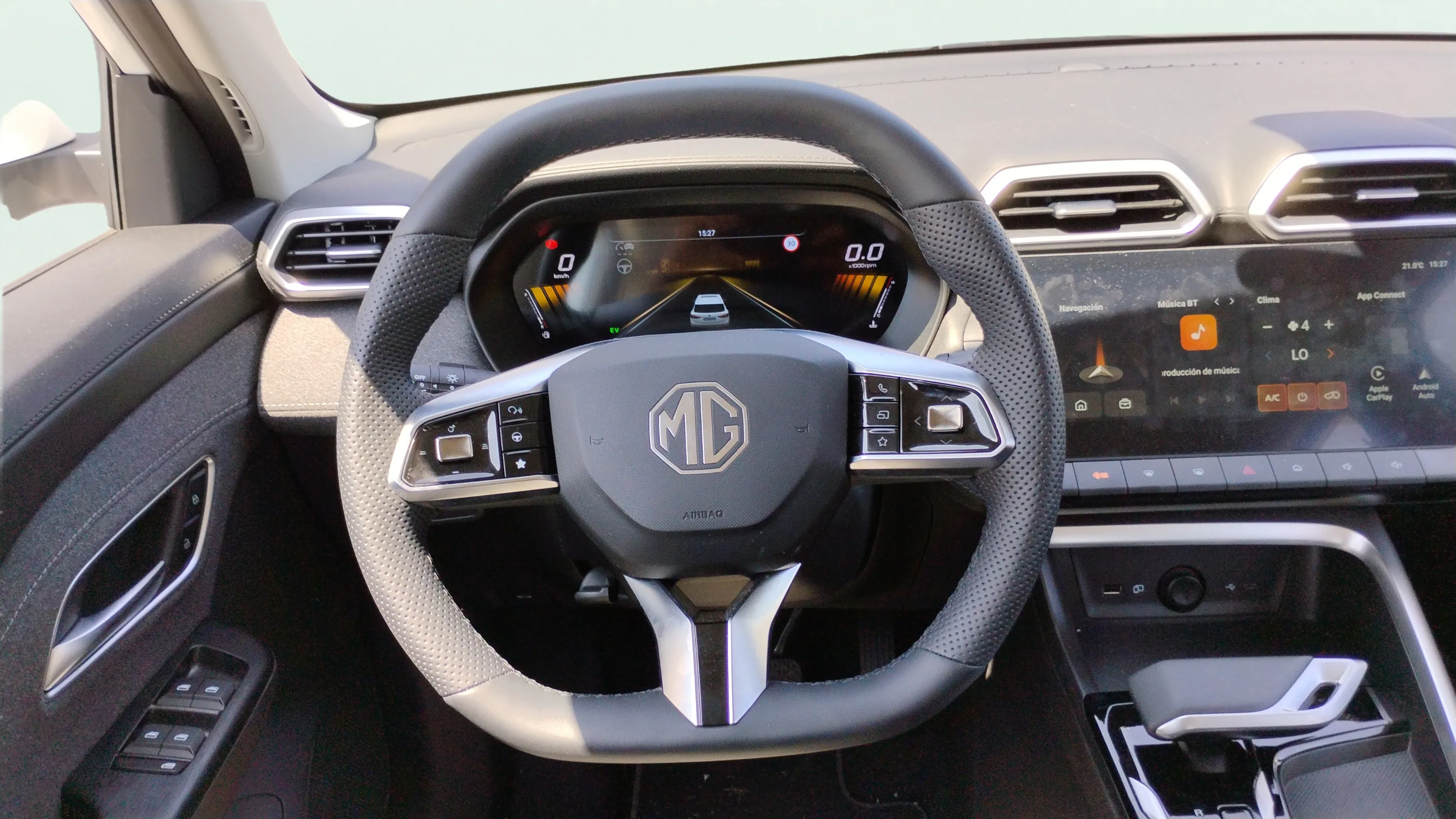 MG ZS Hybrid+ Luxury - foto 10