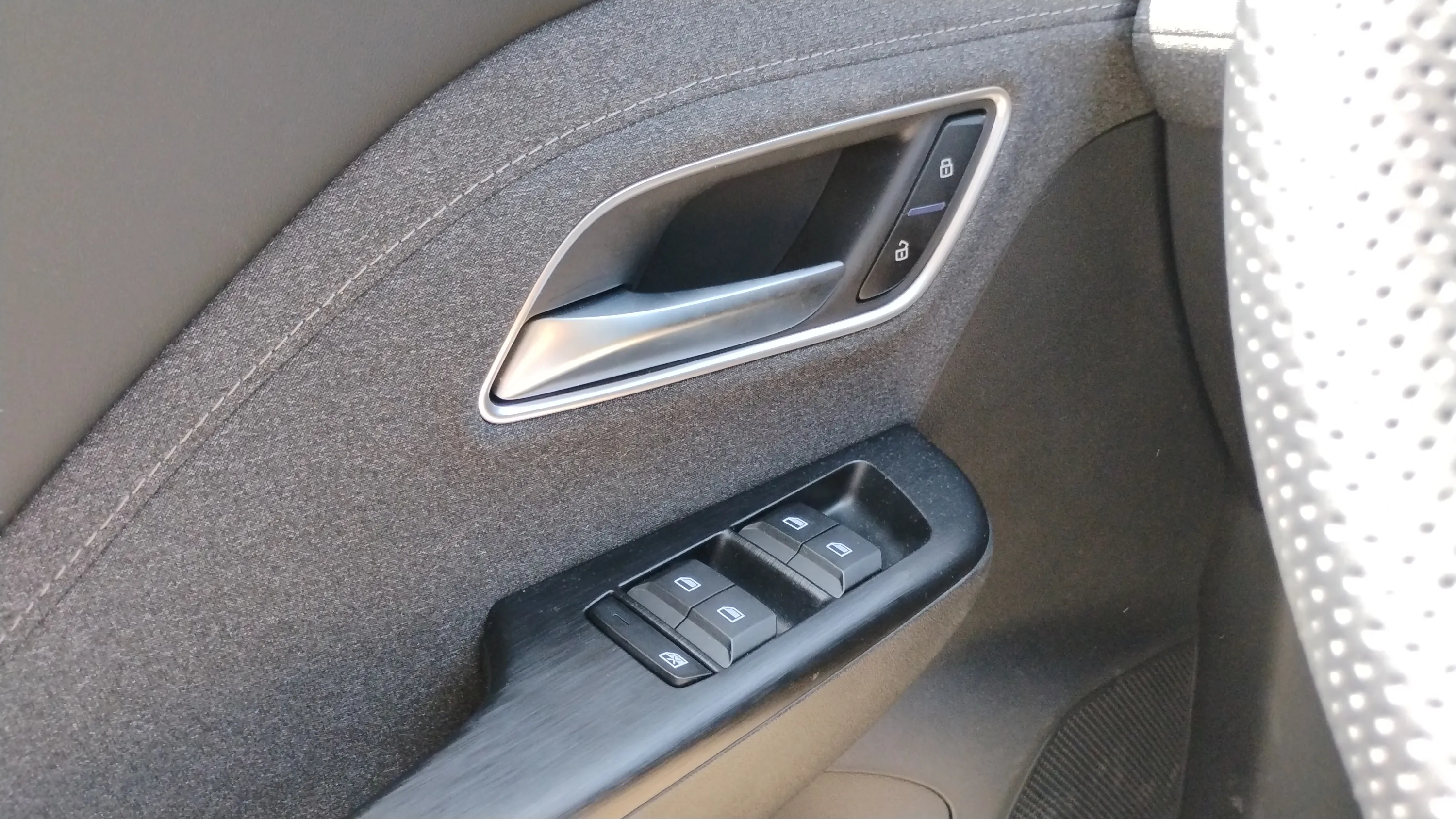 MG ZS Hybrid+ Luxury - foto 23