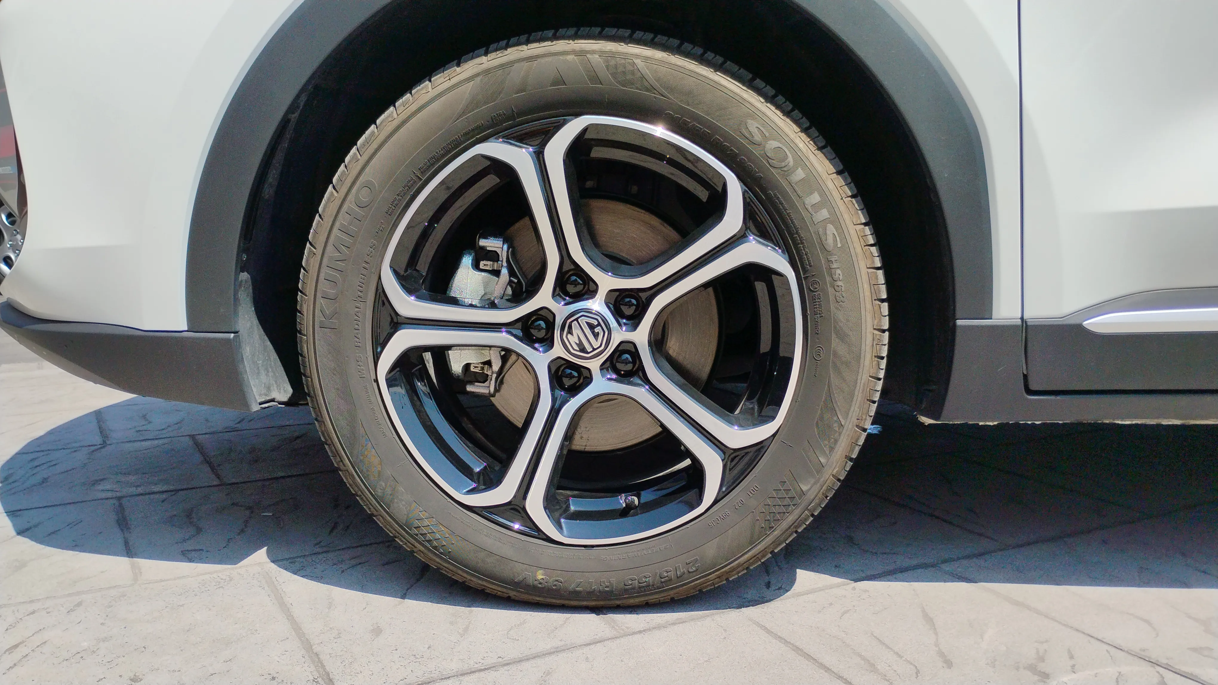 MG ZS Hybrid+ Luxury - foto 24