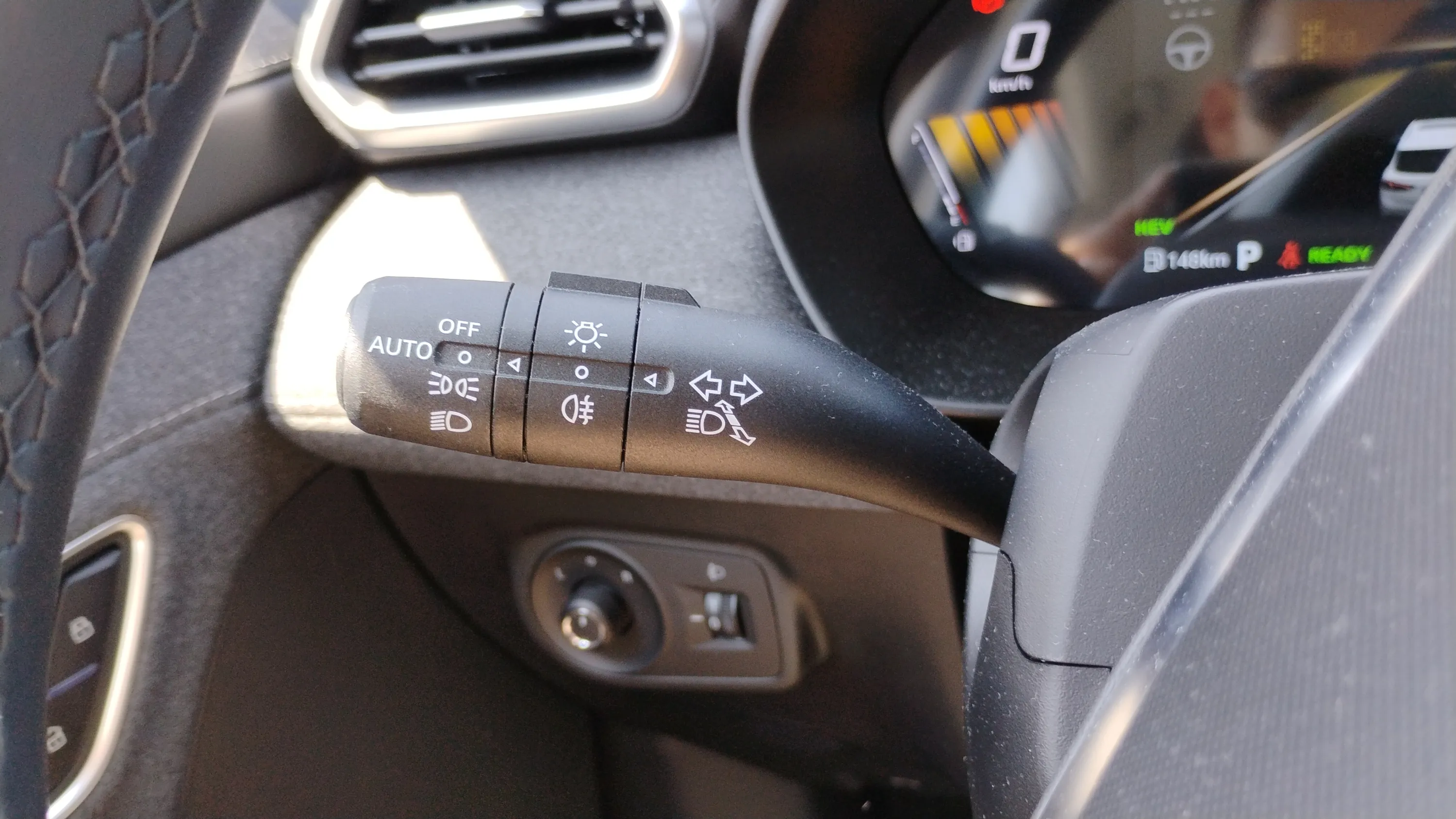 MG ZS Hybrid+ Luxury - foto 20
