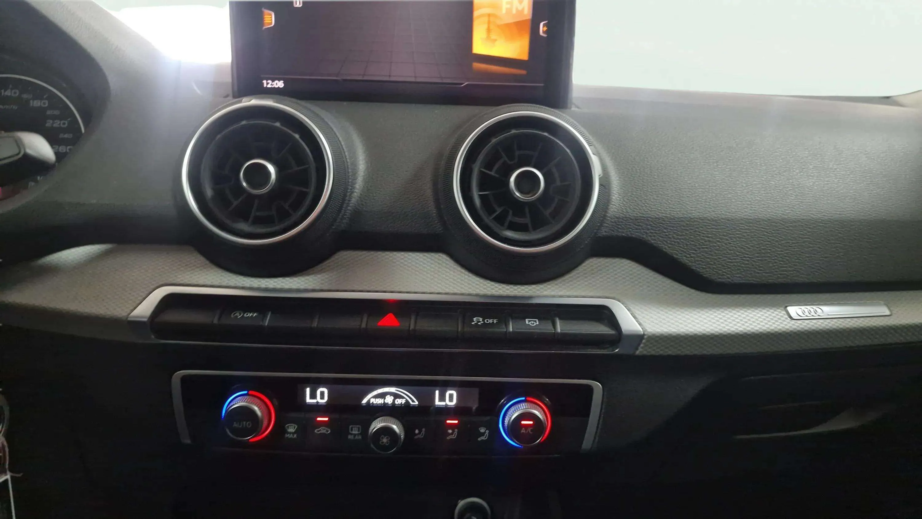 Audi Q2 30 TFSI - foto 13