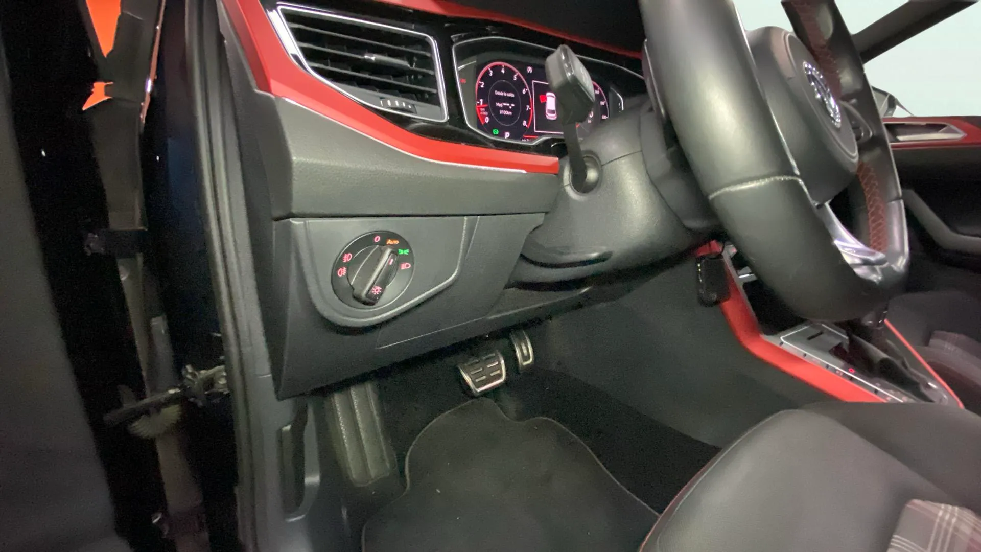Volkswagen Polo GTI 2.0 TSI DSG - foto 14