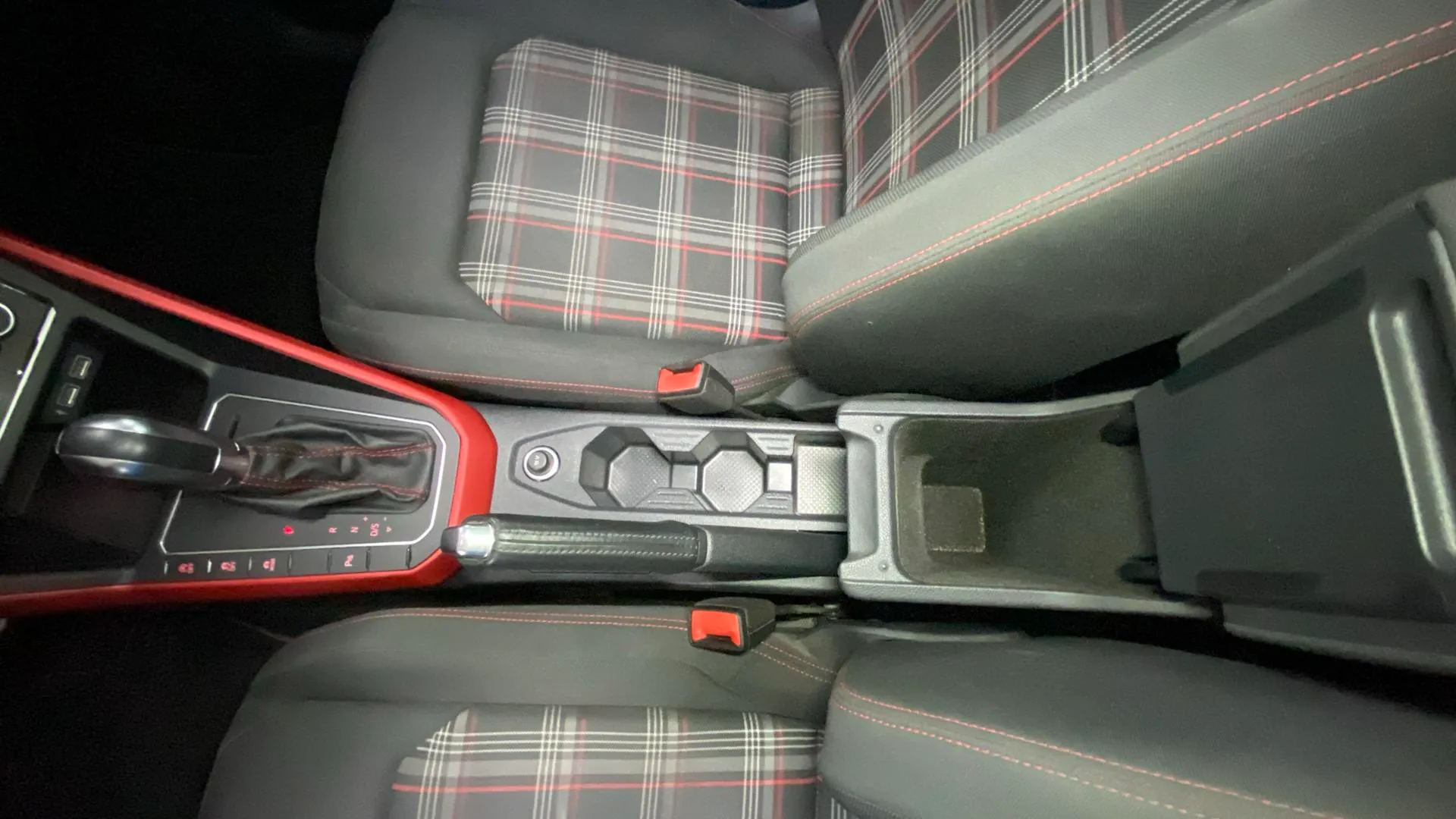 Volkswagen Polo GTI 2.0 TSI DSG - foto 25