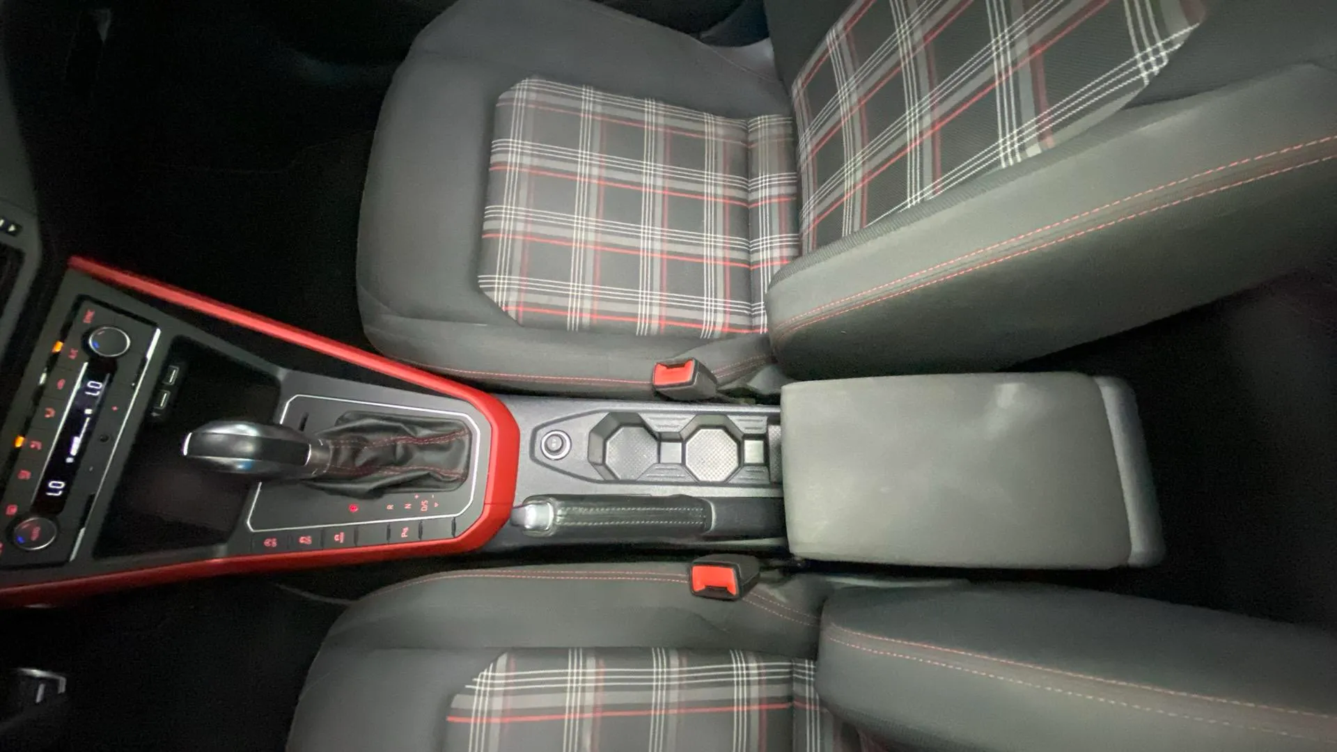 Volkswagen Polo GTI 2.0 TSI DSG - foto 28