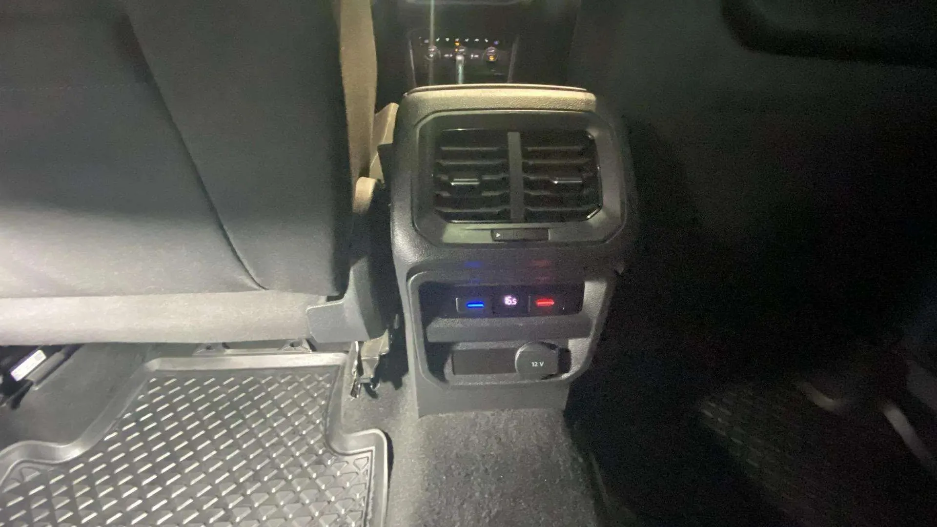 Volkswagen Tiguan Sport 2.0 TDI DSG - foto 35