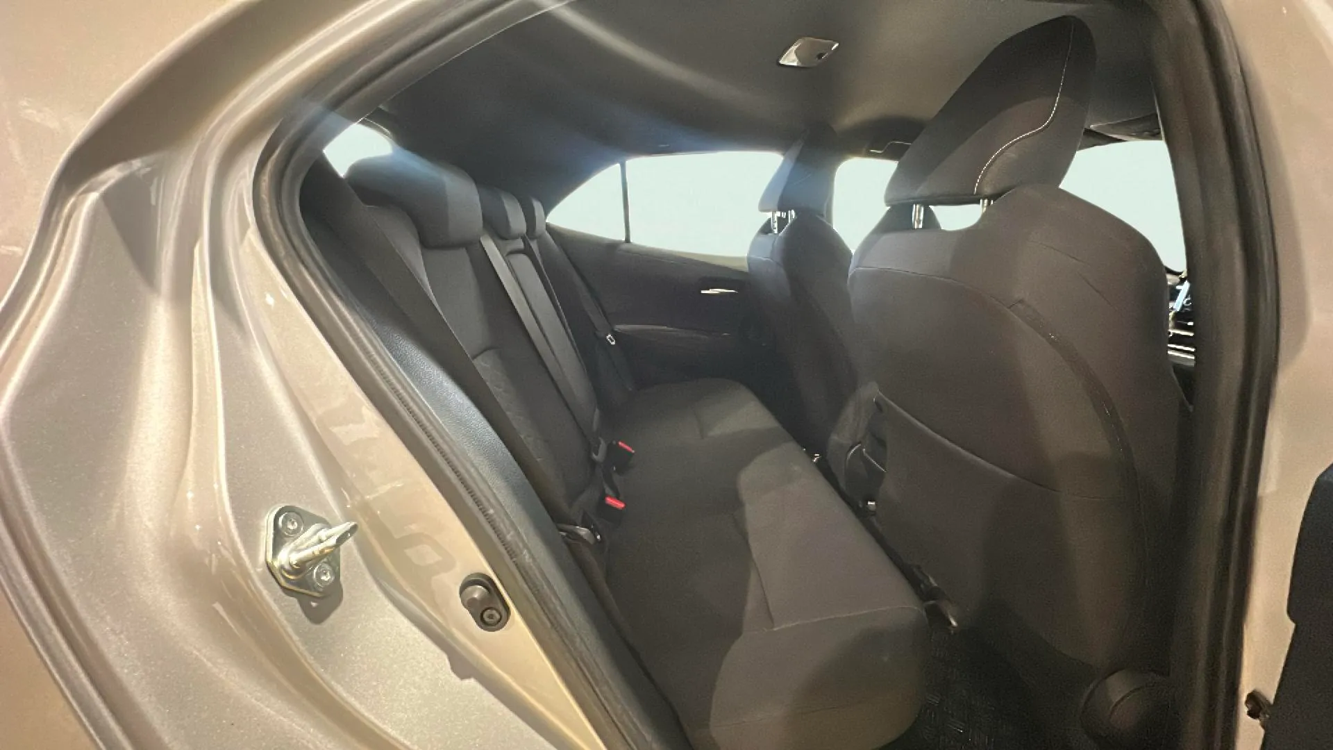 Toyota Corolla 1.8 125H Feel! E-CVT - foto 18
