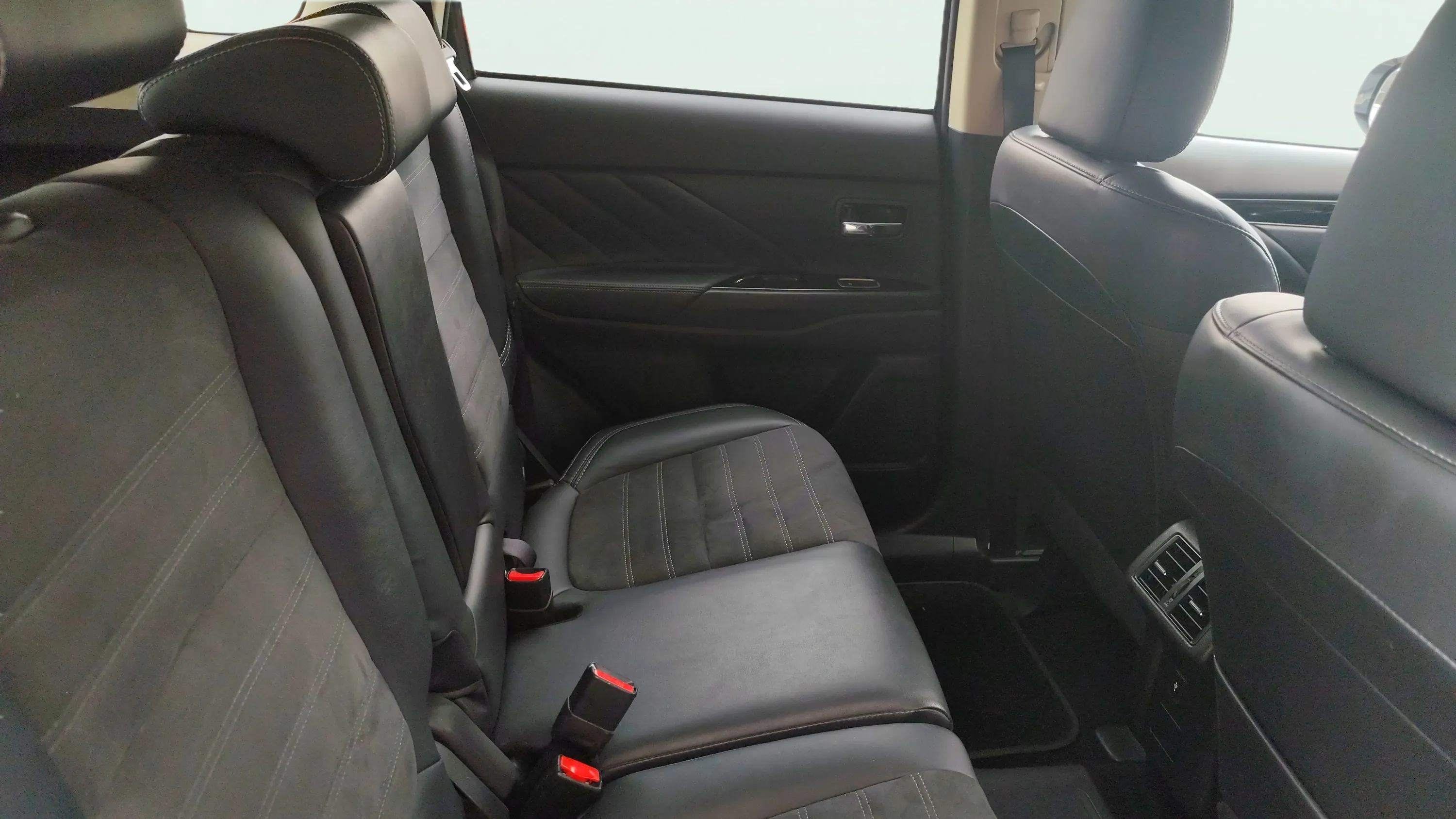 Mitsubishi Outlander 2.4 PHEV Motion 4WD - foto 14