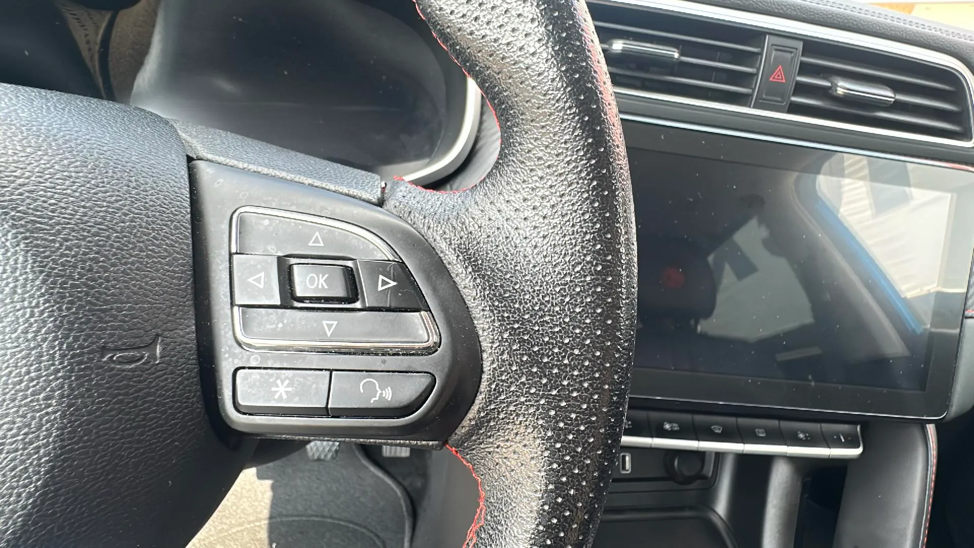 MG ZS 1.5 Luxury - foto 14