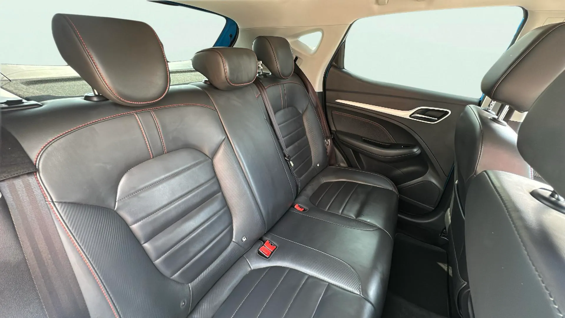 MG ZS 1.5 Luxury - foto 17